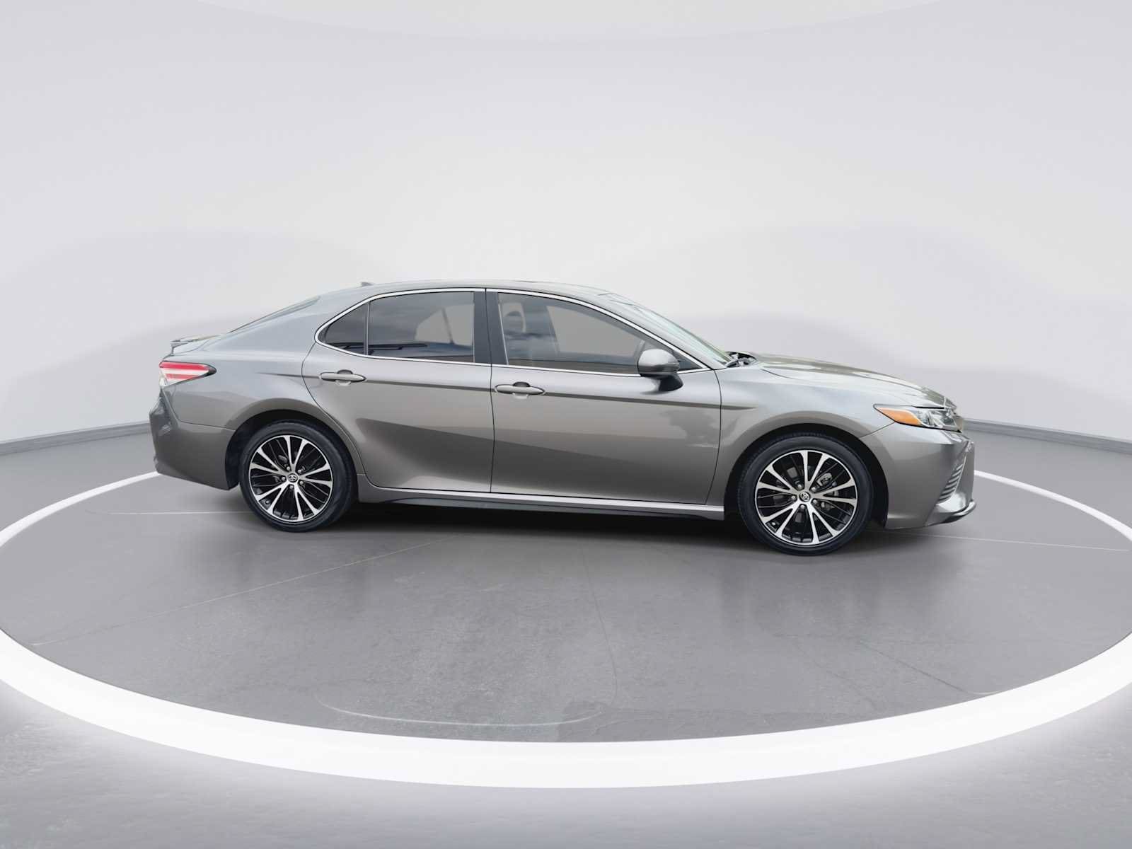 Thumbnail: 2019 Toyota Camry - 9