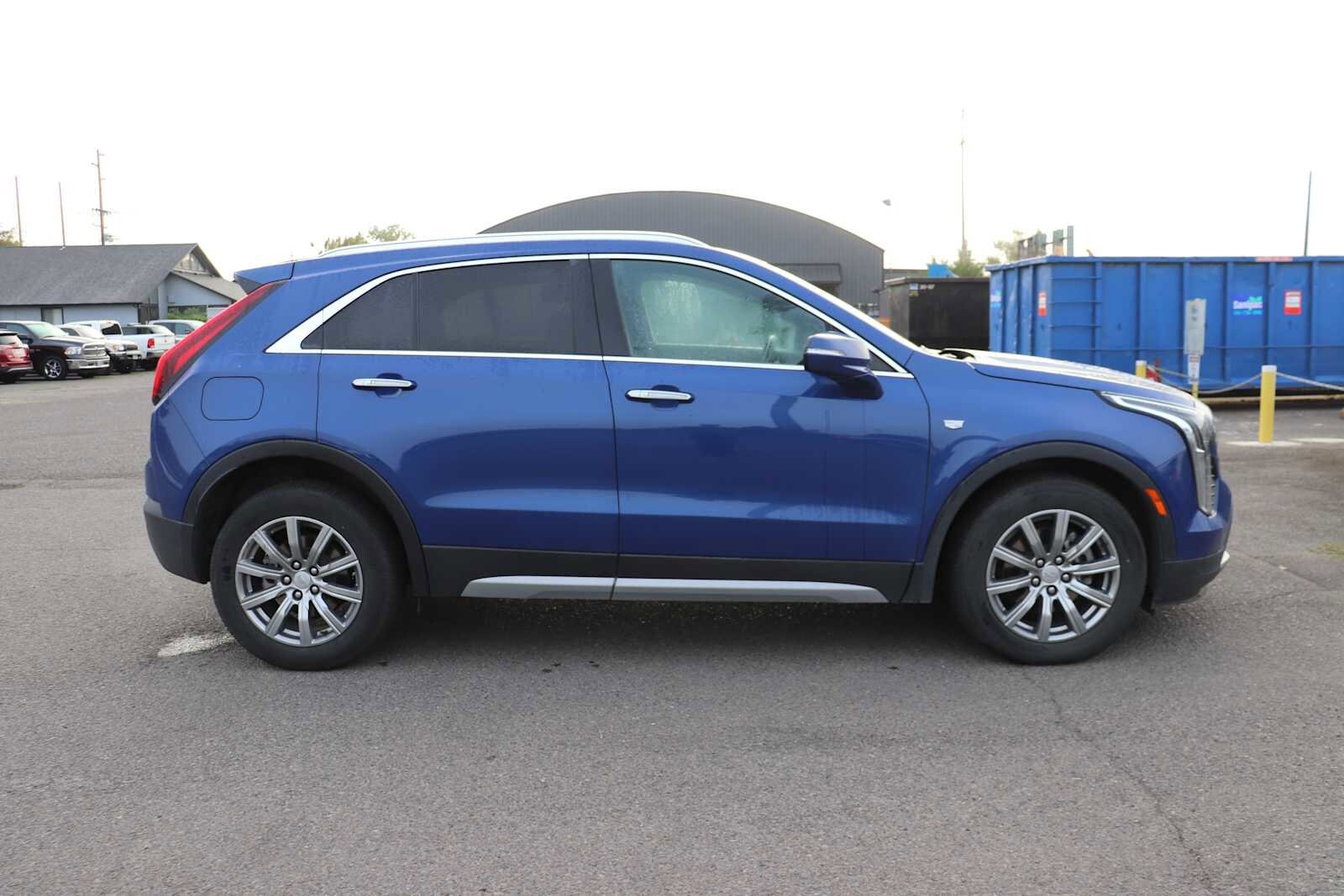 2022 Cadillac XT4 Premium Luxury photo 3