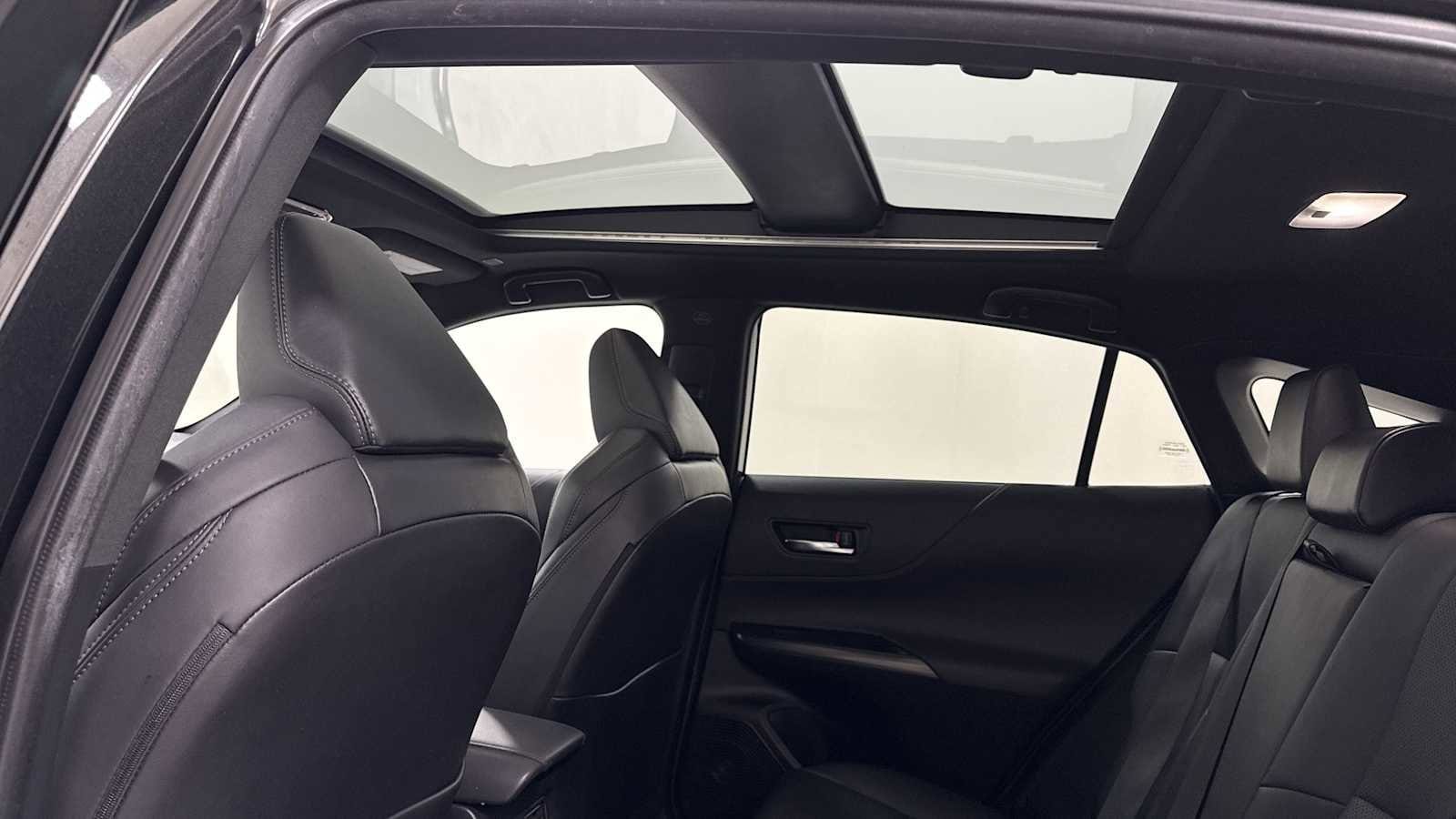 Thumbnail: 2023 Toyota Venza - 24