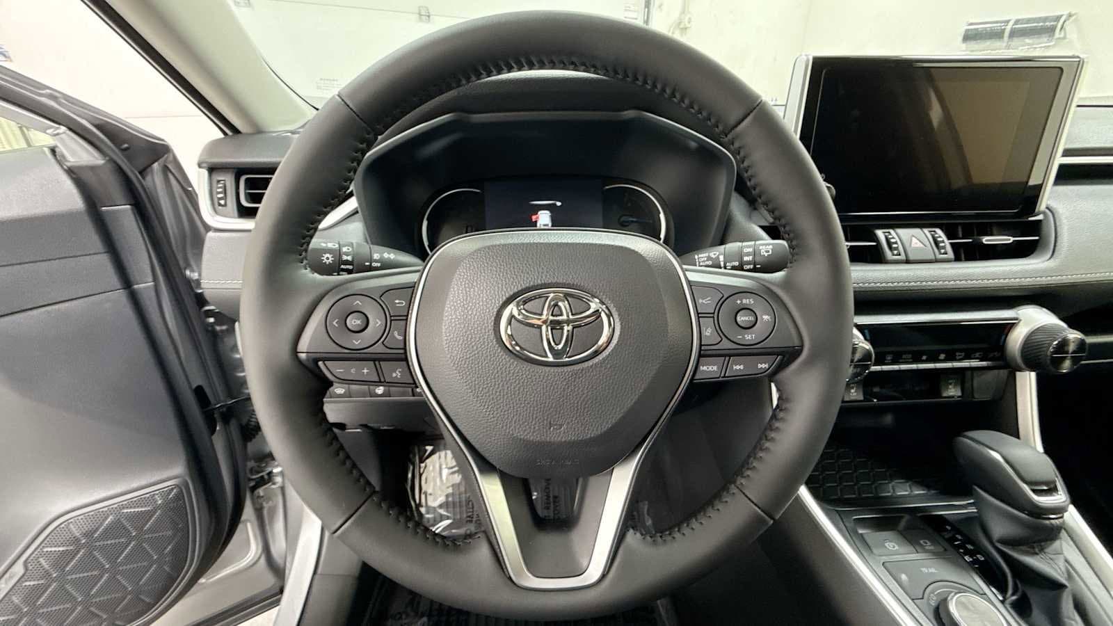 Thumbnail: 2025 Toyota RAV4 - 16