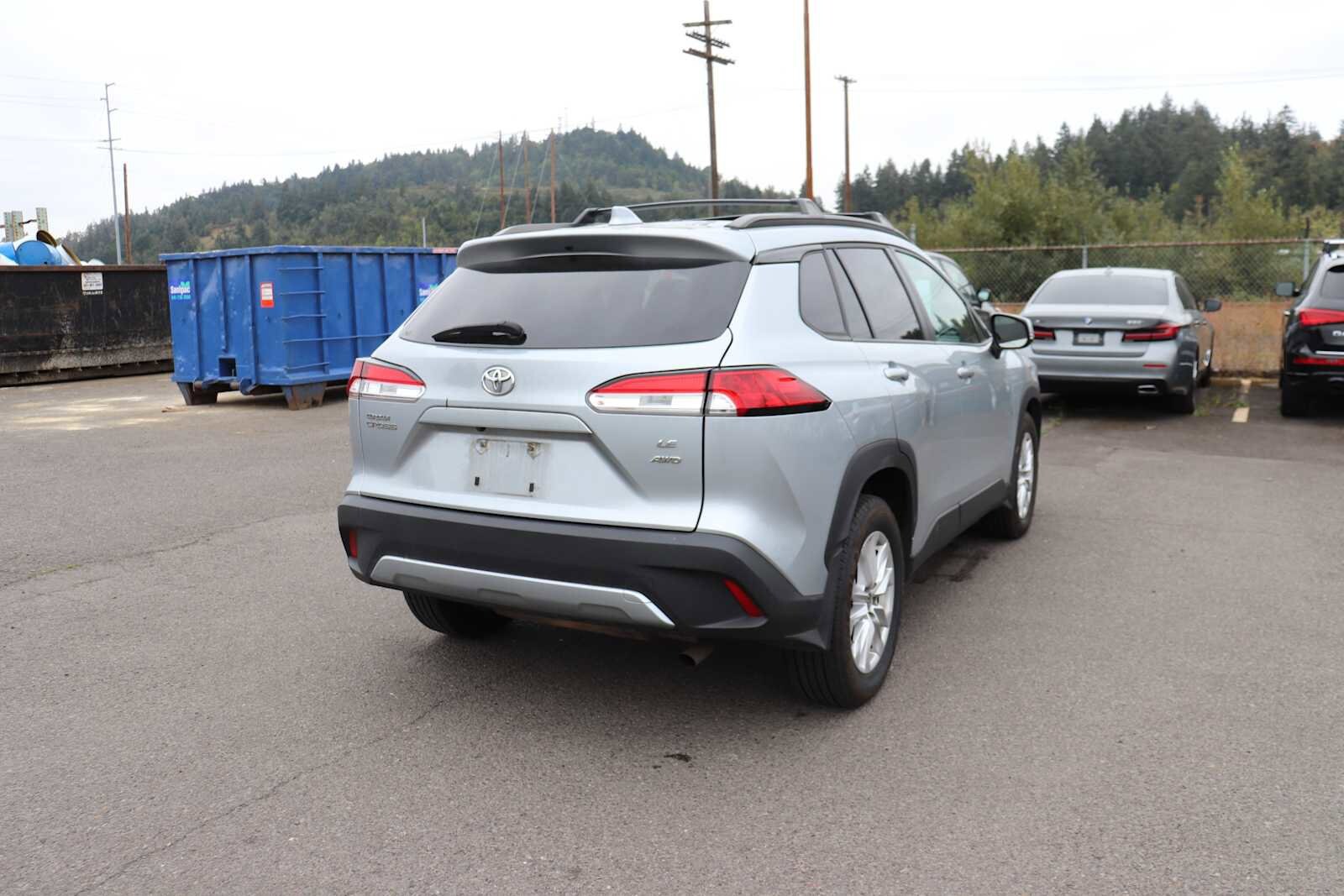 2022 Toyota Corolla Cross LE photo 2