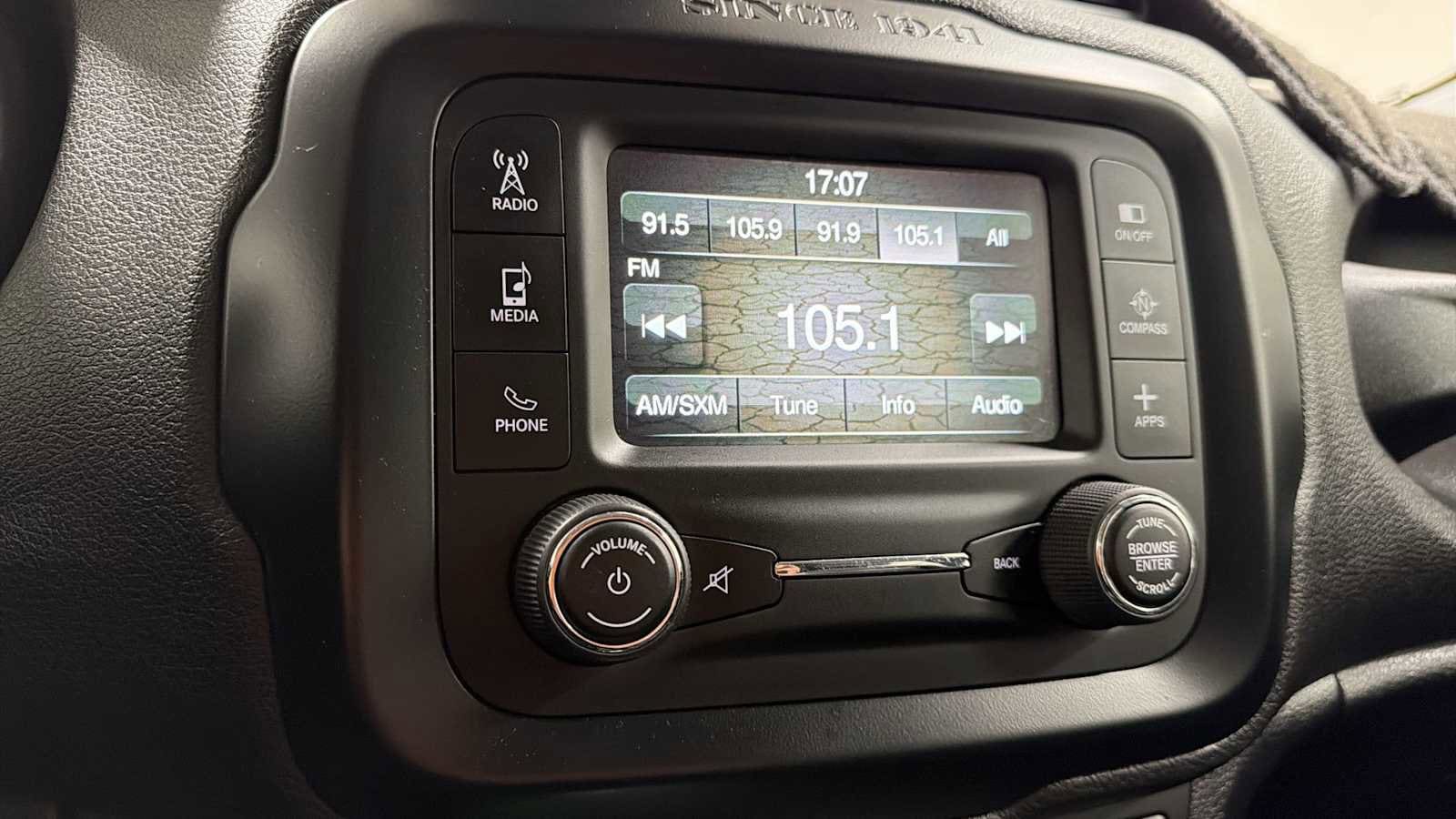 Thumbnail: 2016 Jeep Renegade - 18