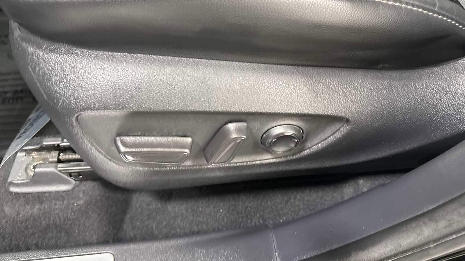 Thumbnail: 2021 Toyota Highlander - 14