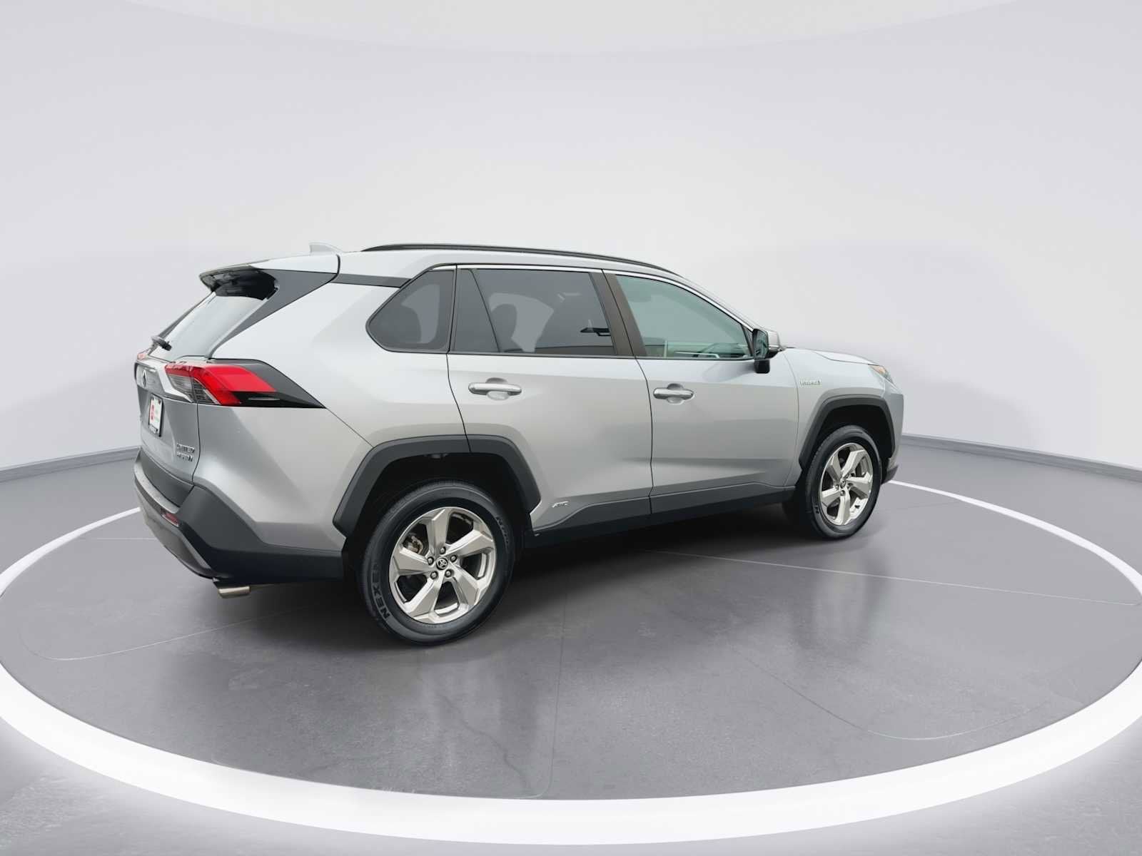 Thumbnail: 2021 Toyota RAV4 - 8