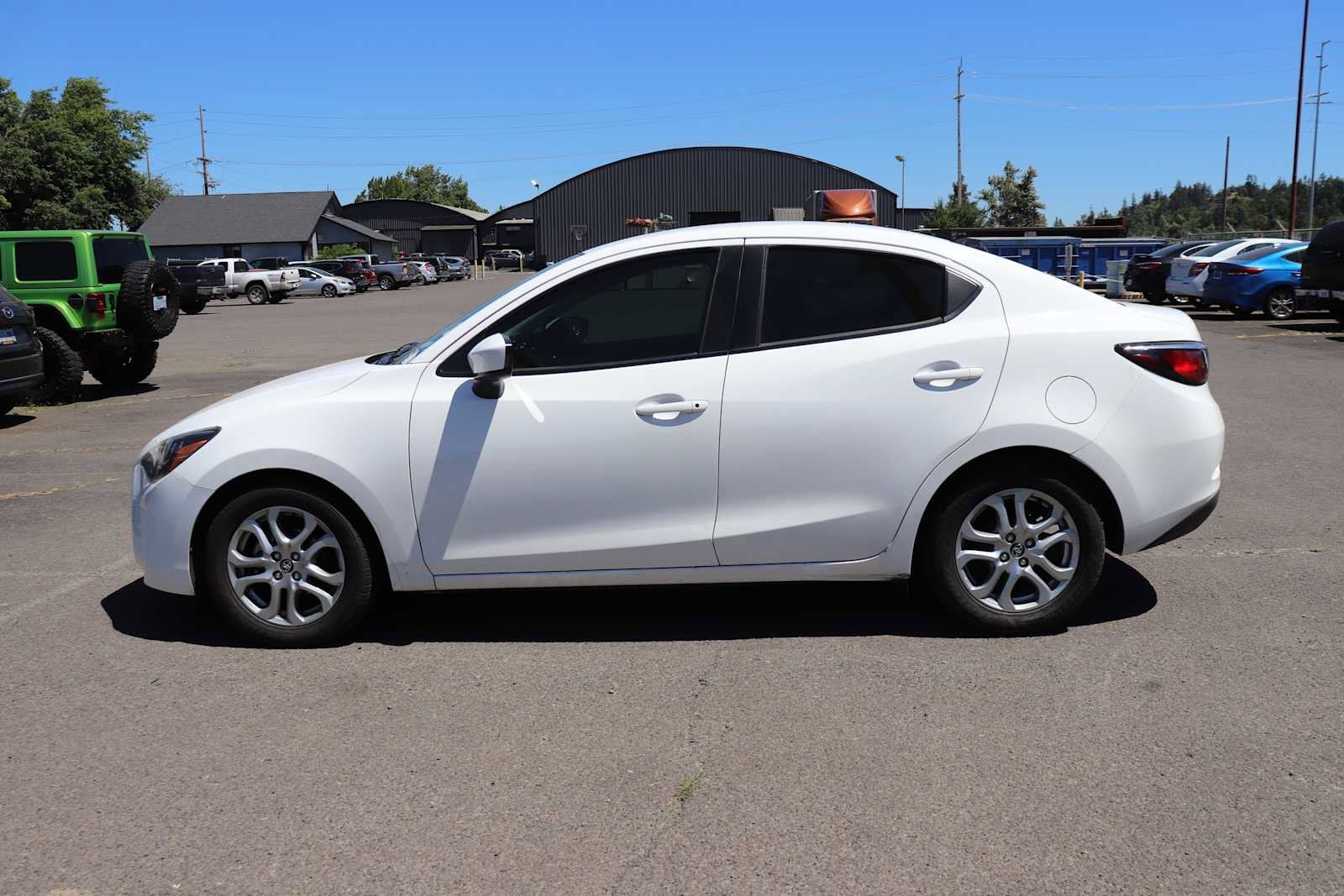 Thumbnail: 2017 Toyota Yaris iA - 8