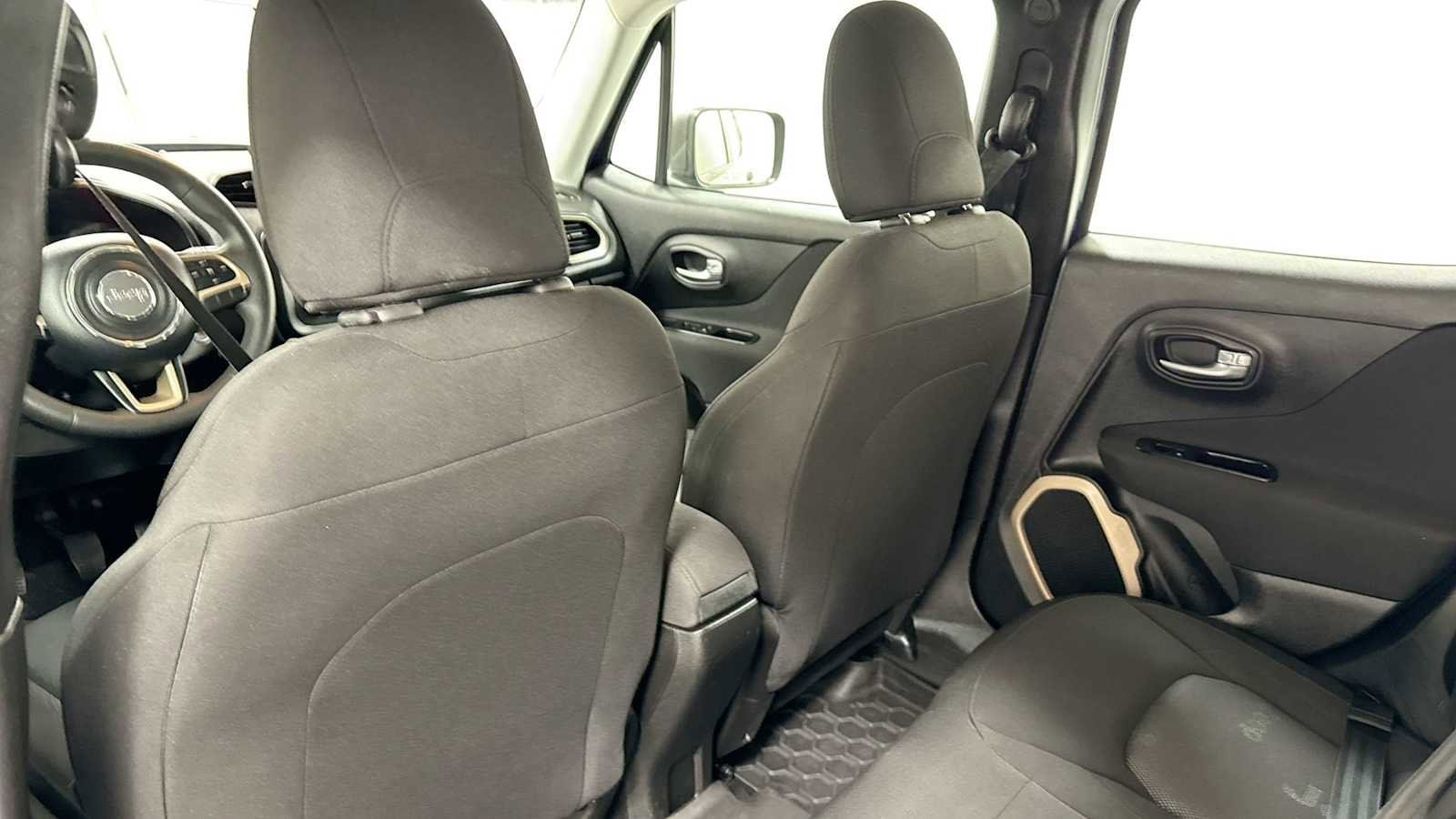 Thumbnail: 2016 Jeep Renegade - 23