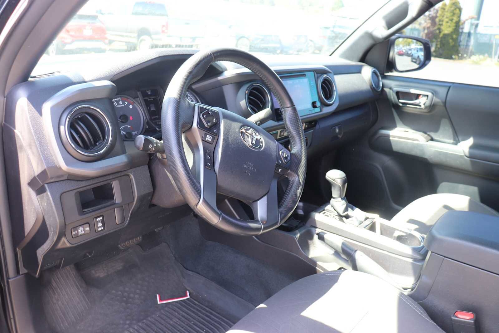 Thumbnail: 2016 Toyota Tacoma - 10