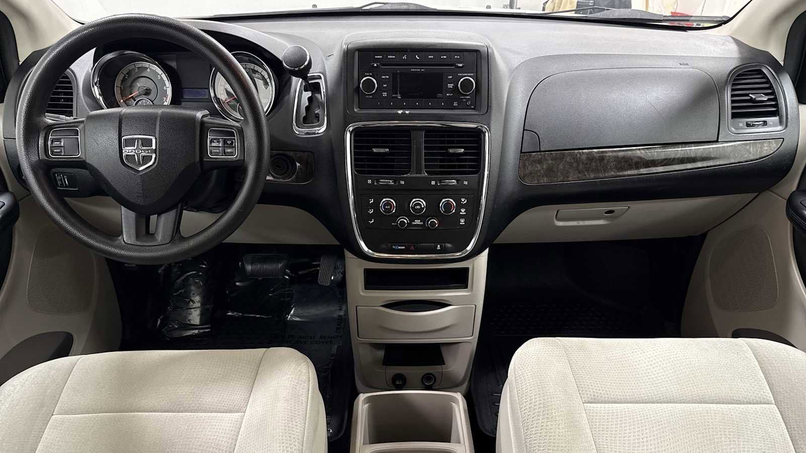 Thumbnail: 2011 Dodge Grand Caravan - 25