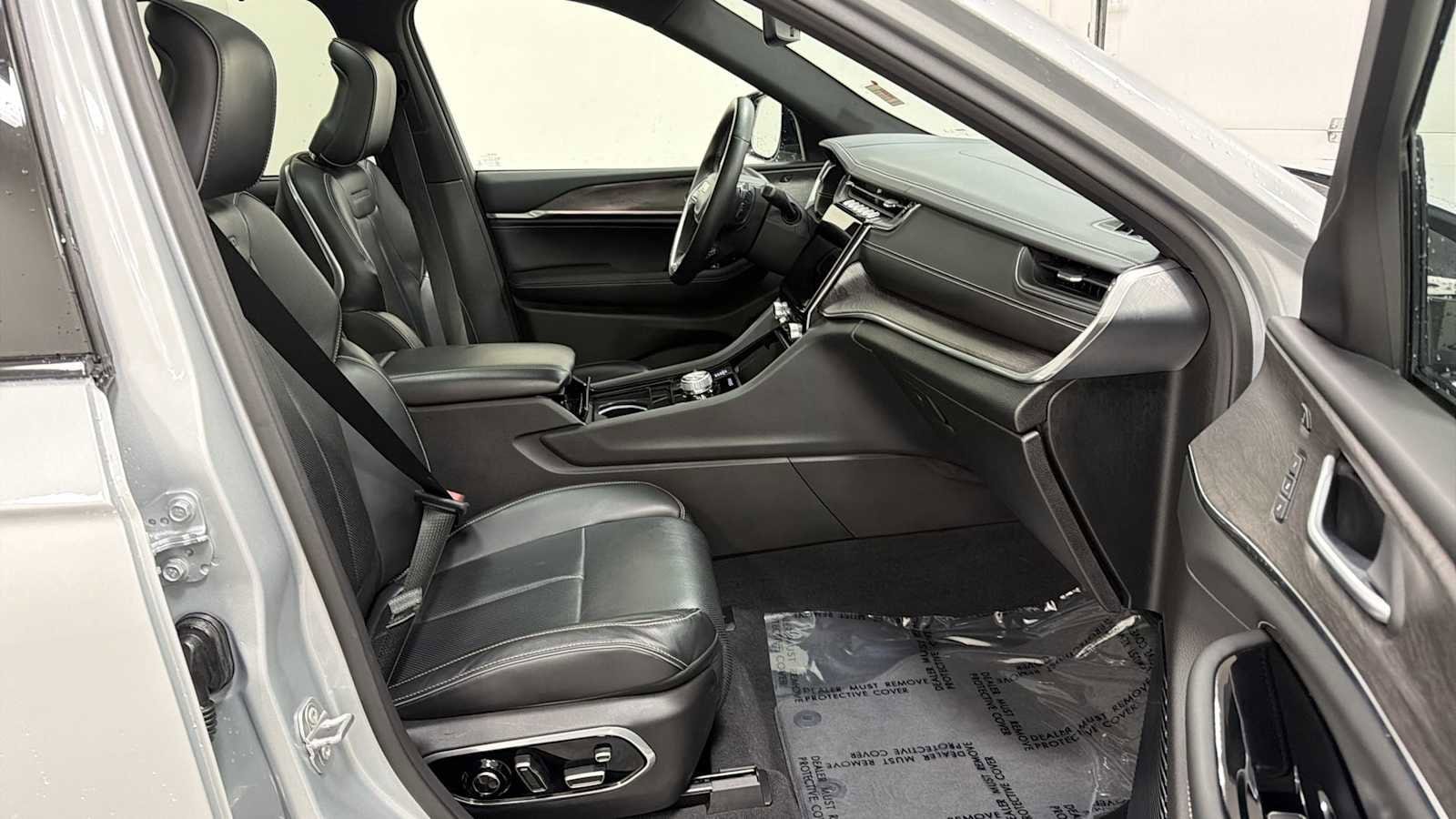 Thumbnail: 2022 Jeep Grand Cherokee - 30