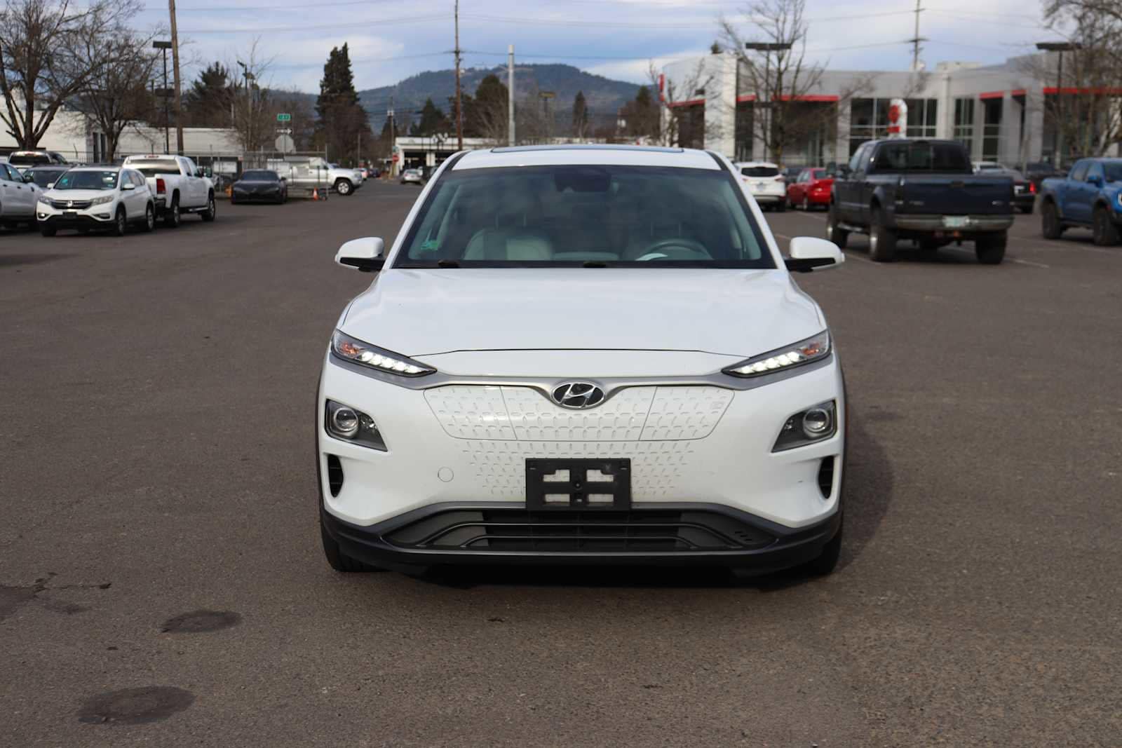 Used 2020 Hyundai Kona EV Limited with VIN KM8K33AG1LU077370 for sale in Springfield, OR
