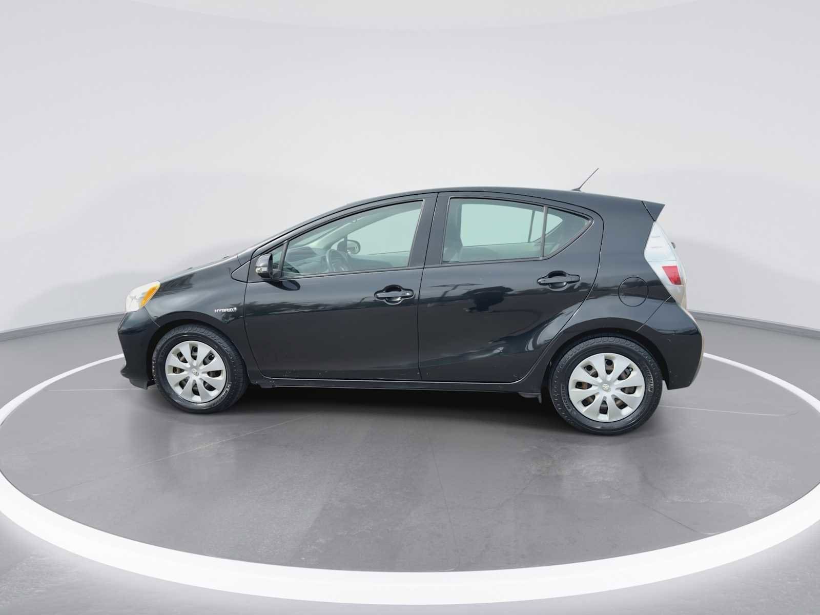 Thumbnail: 2014 Toyota Prius c - 5