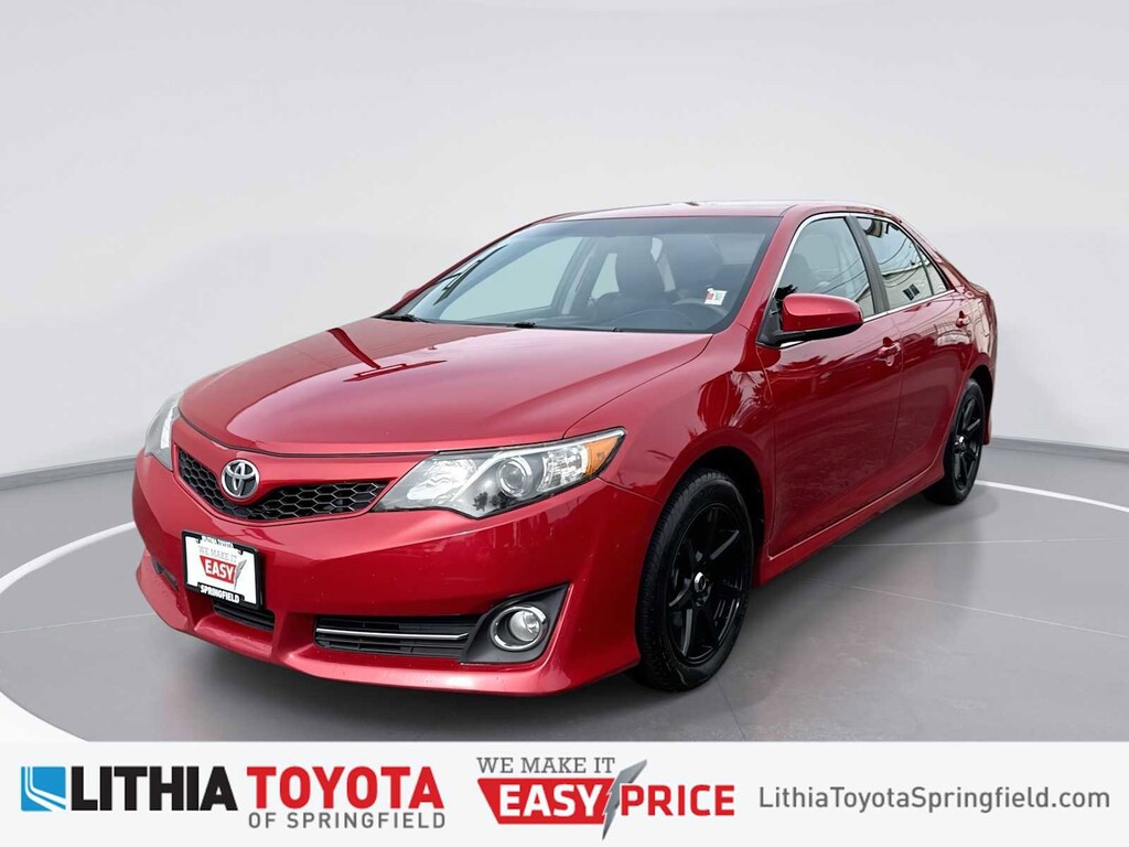 Used 2014 Toyota Camry SE Sedan