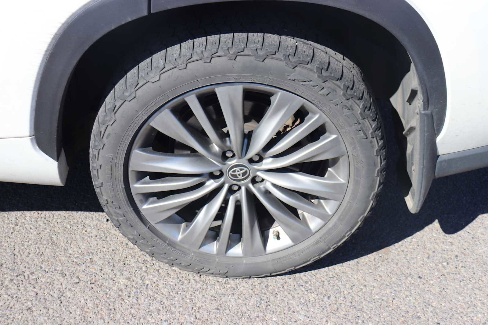 Thumbnail: 2020 Toyota Highlander - 9