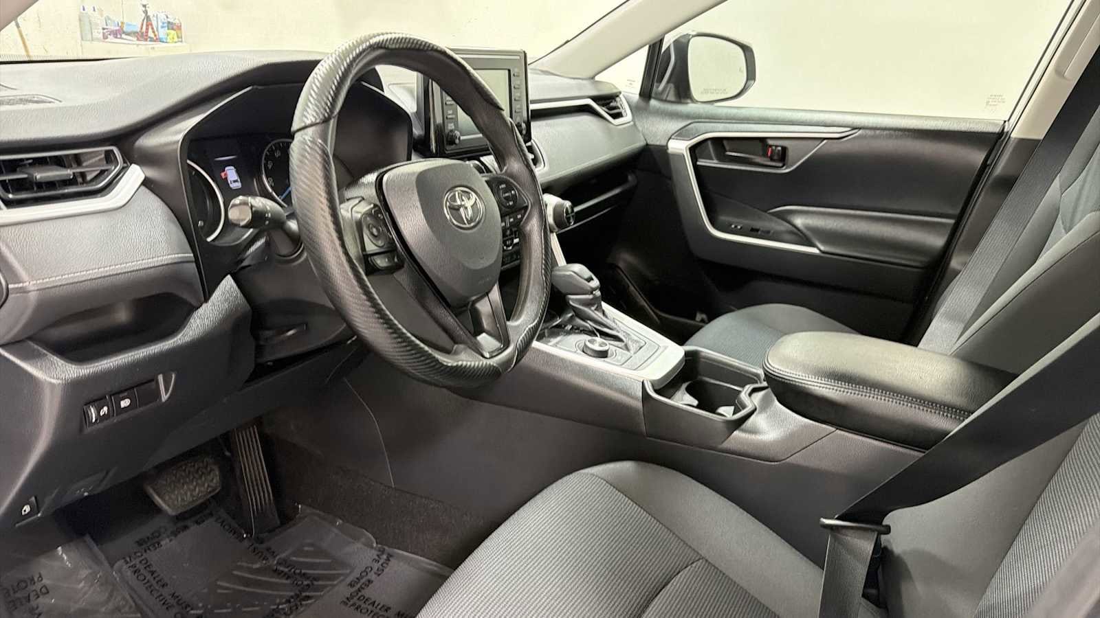 Thumbnail: 2019 Toyota RAV4 - 12