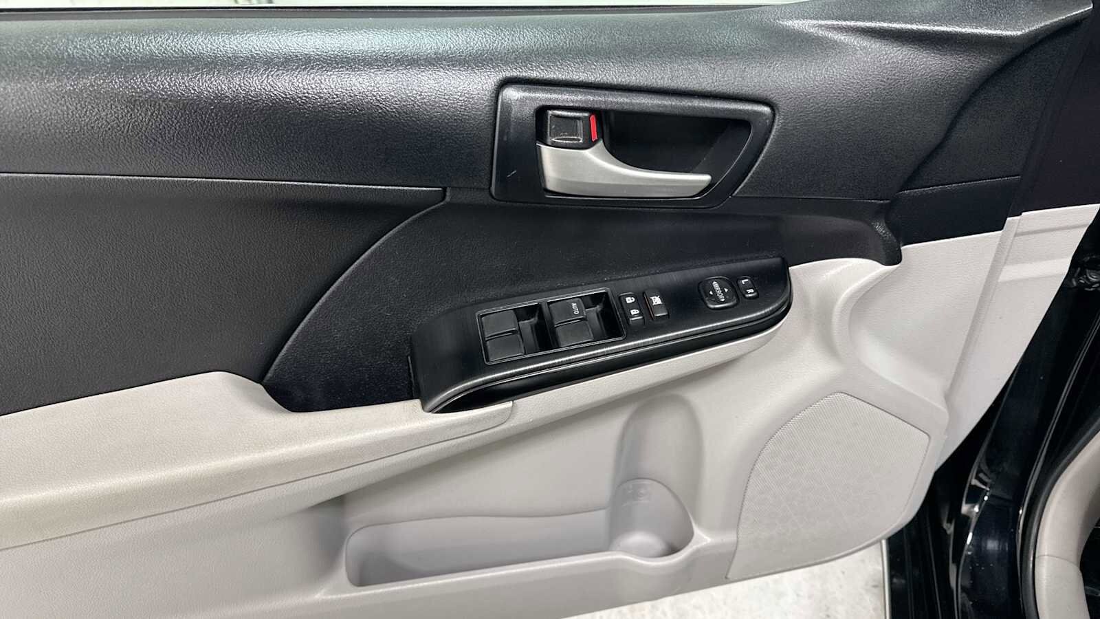 2014 Toyota Camry LE 15