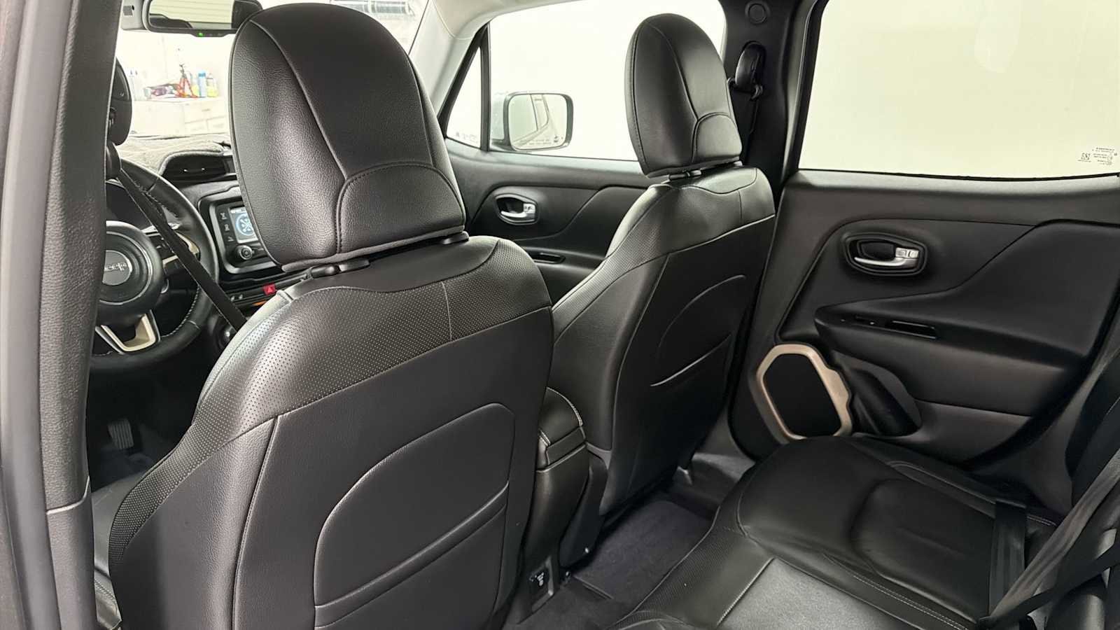 Thumbnail: 2016 Jeep Renegade - 25