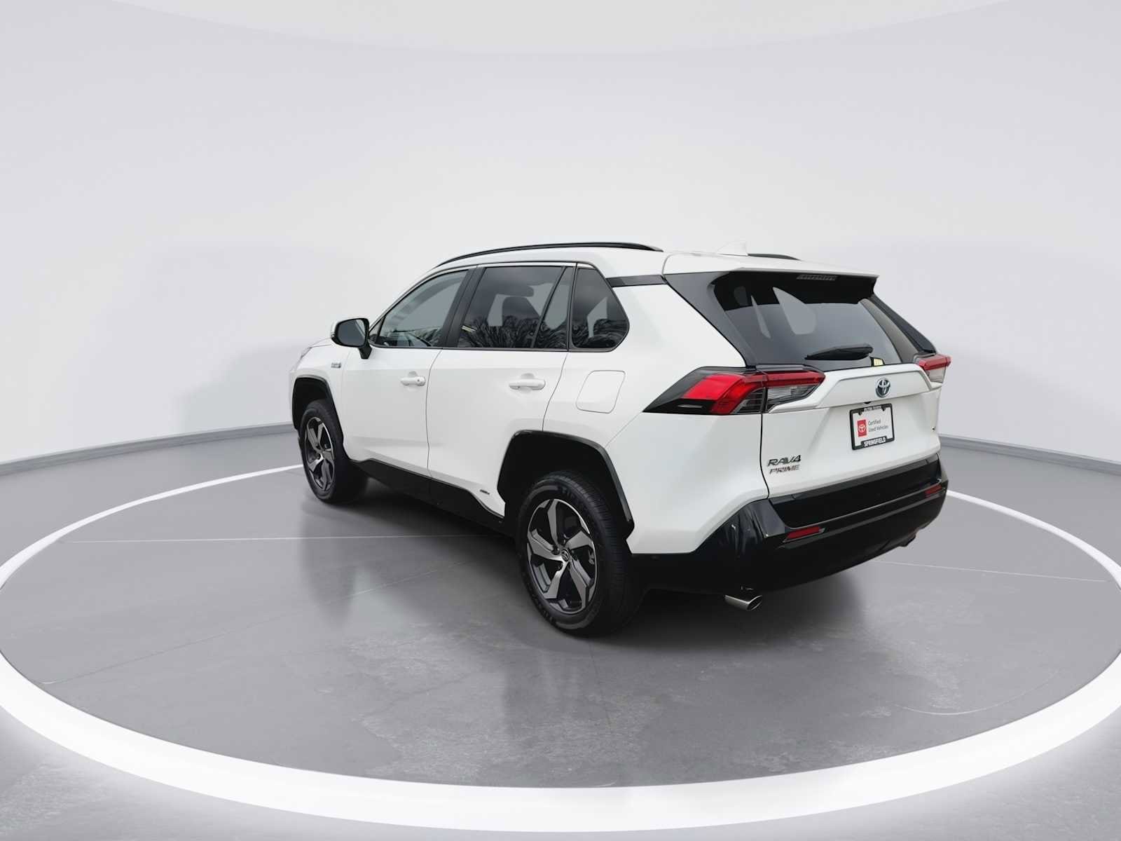 Thumbnail: 2021 Toyota RAV4 - 6