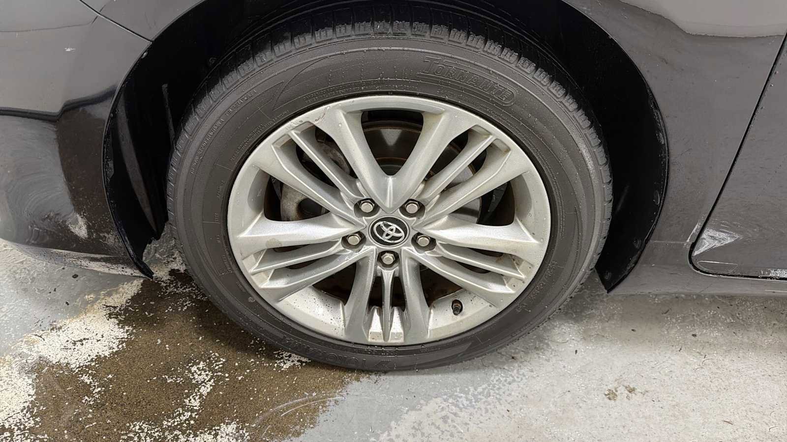 Thumbnail: 2017 Toyota Camry - 10