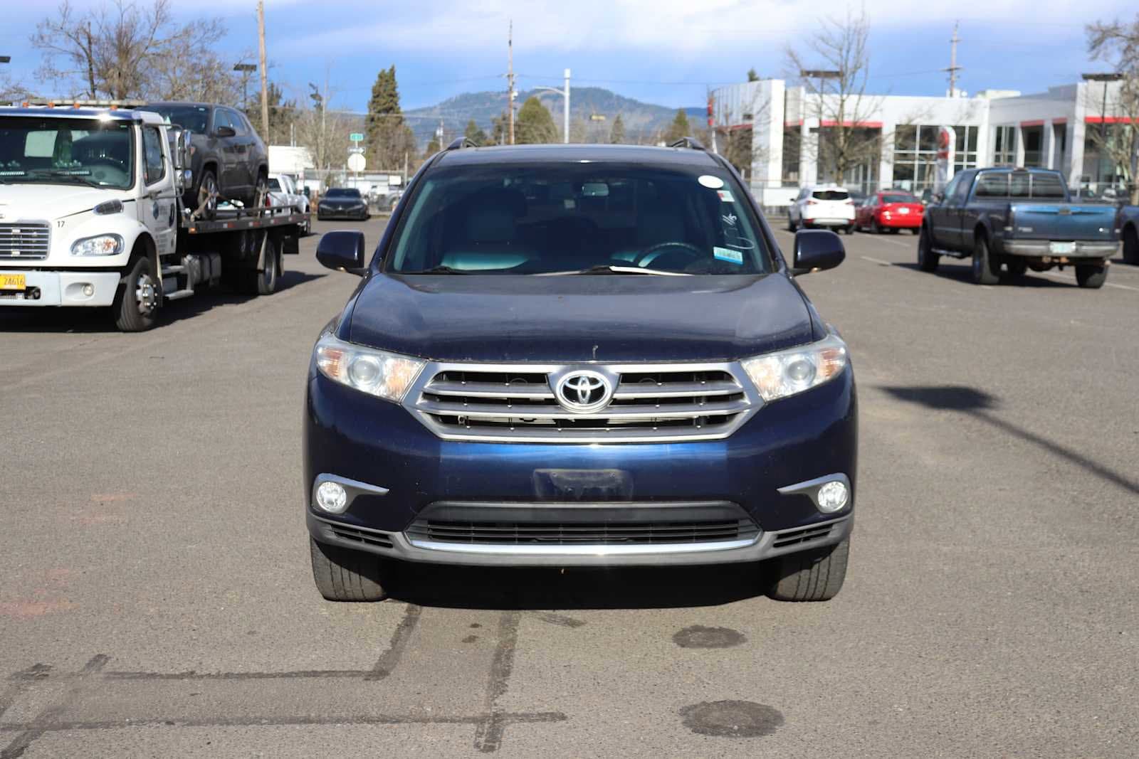 Thumbnail: 2012 Toyota Highlander - 2