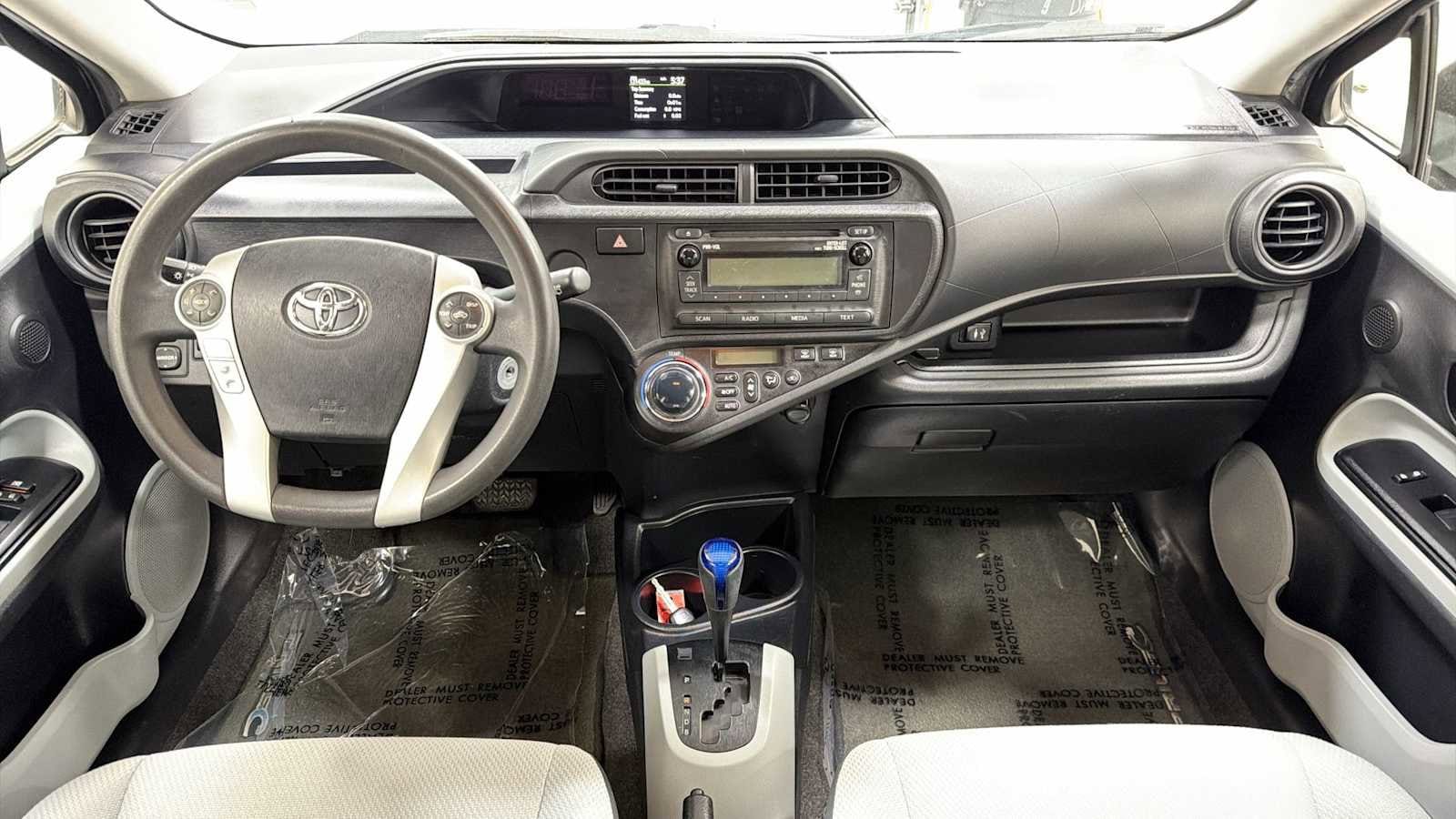 Thumbnail: 2014 Toyota Prius c - 24