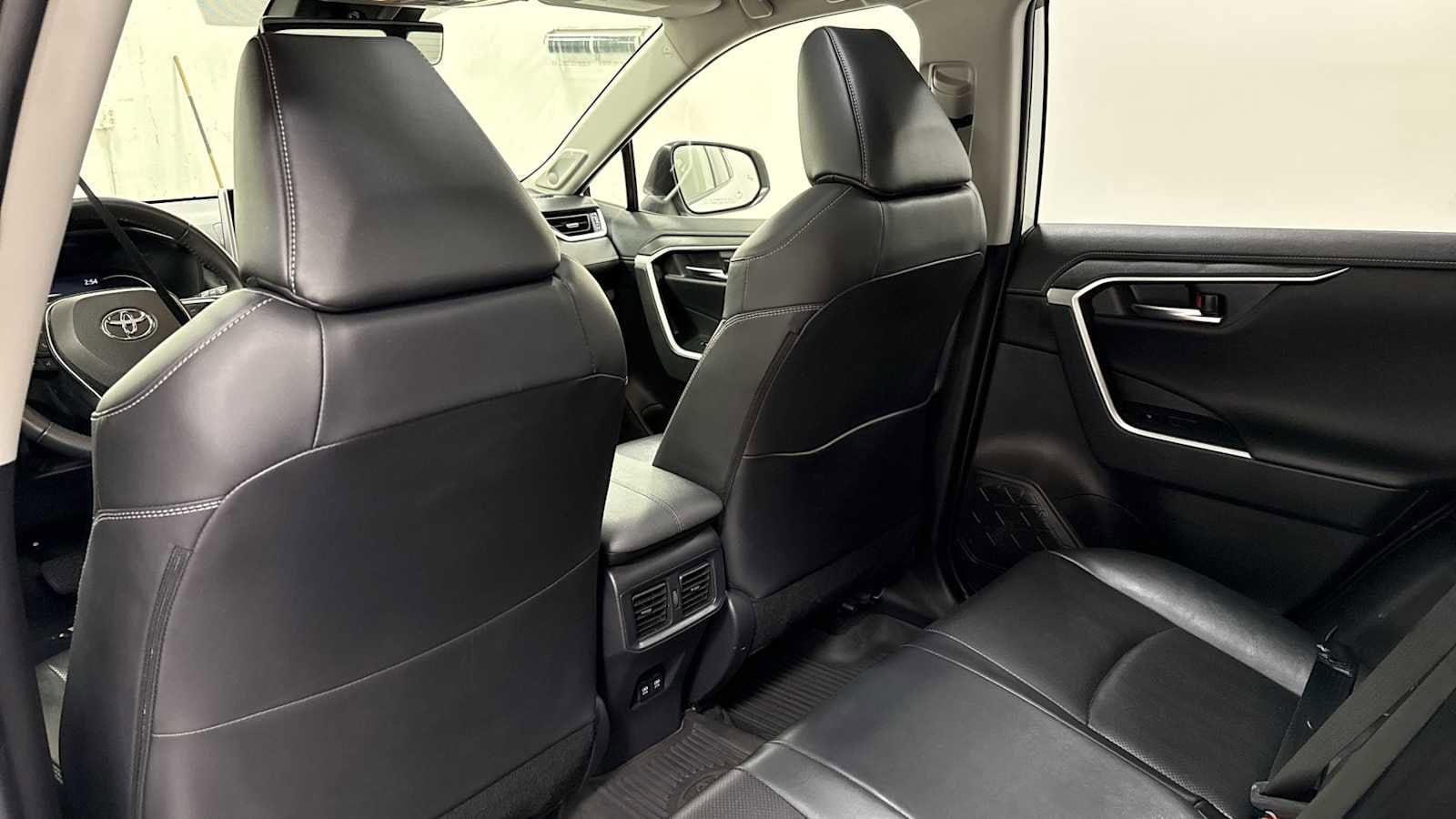 Thumbnail: 2020 Toyota RAV4 - 25