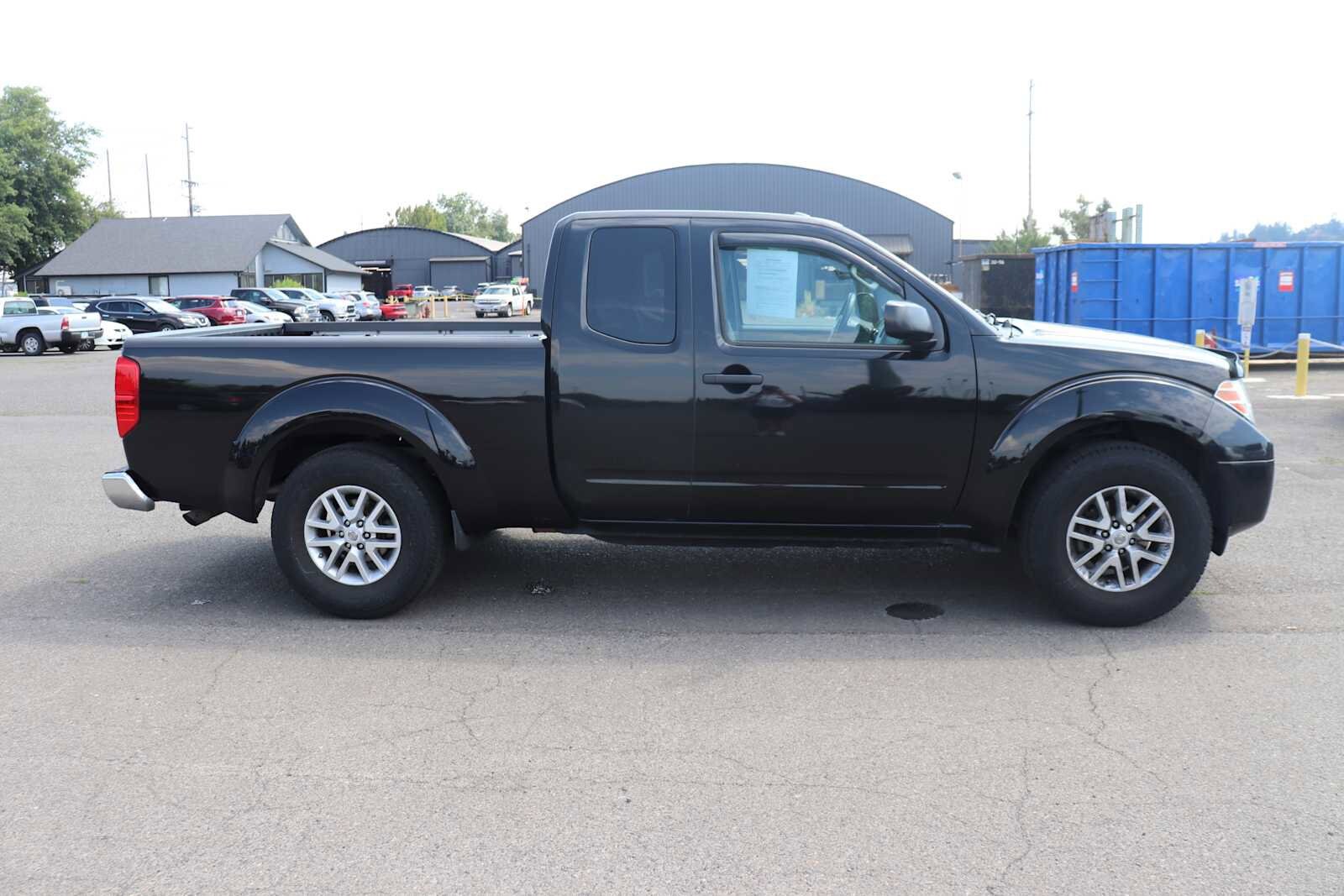 2017 Nissan Frontier SV photo 3