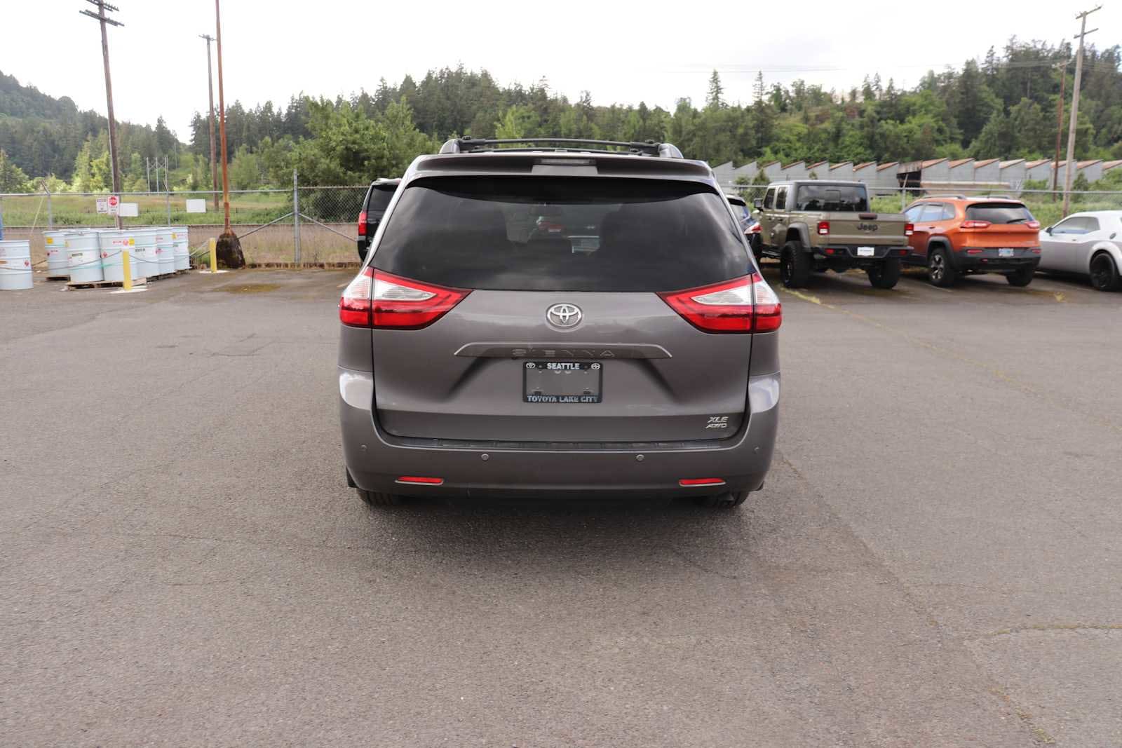 Thumbnail: 2016 Toyota Sienna - 6