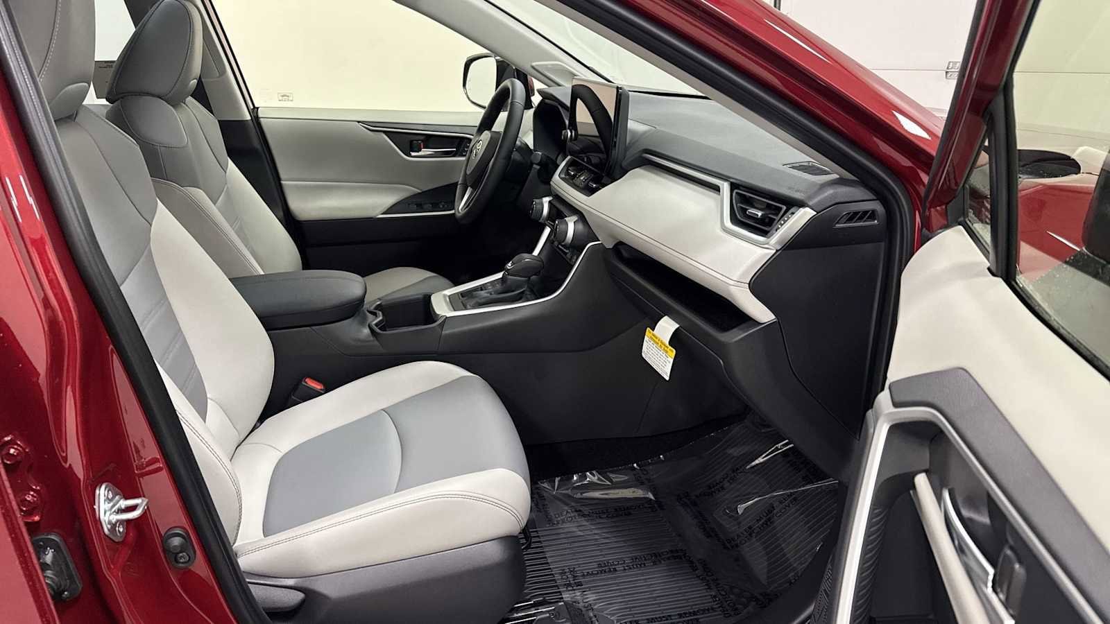 Thumbnail: 2025 Toyota RAV4 - 30