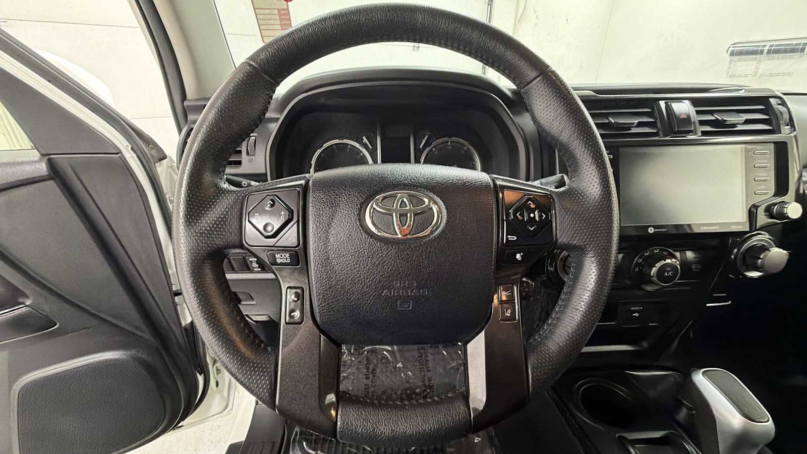 Thumbnail: 2022 Toyota 4Runner - 16