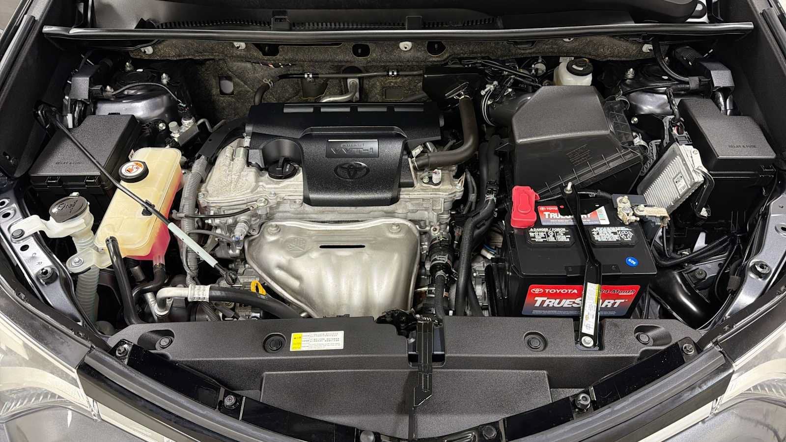 Thumbnail: 2018 Toyota RAV4 - 31