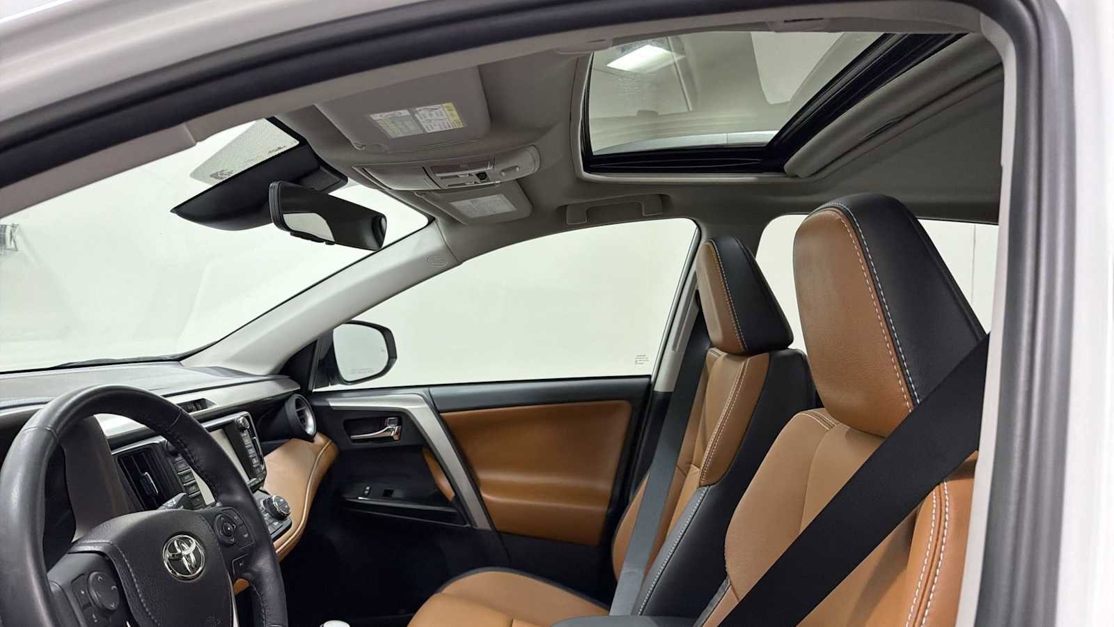 Thumbnail: 2018 Toyota RAV4 - 24