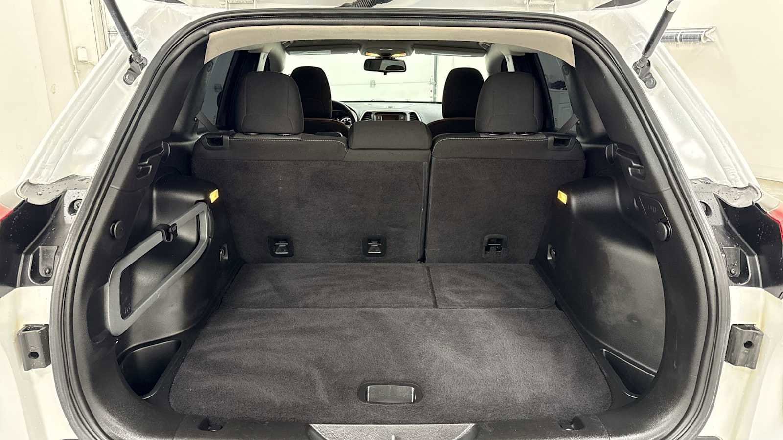 Thumbnail: 2017 Jeep Cherokee - 26