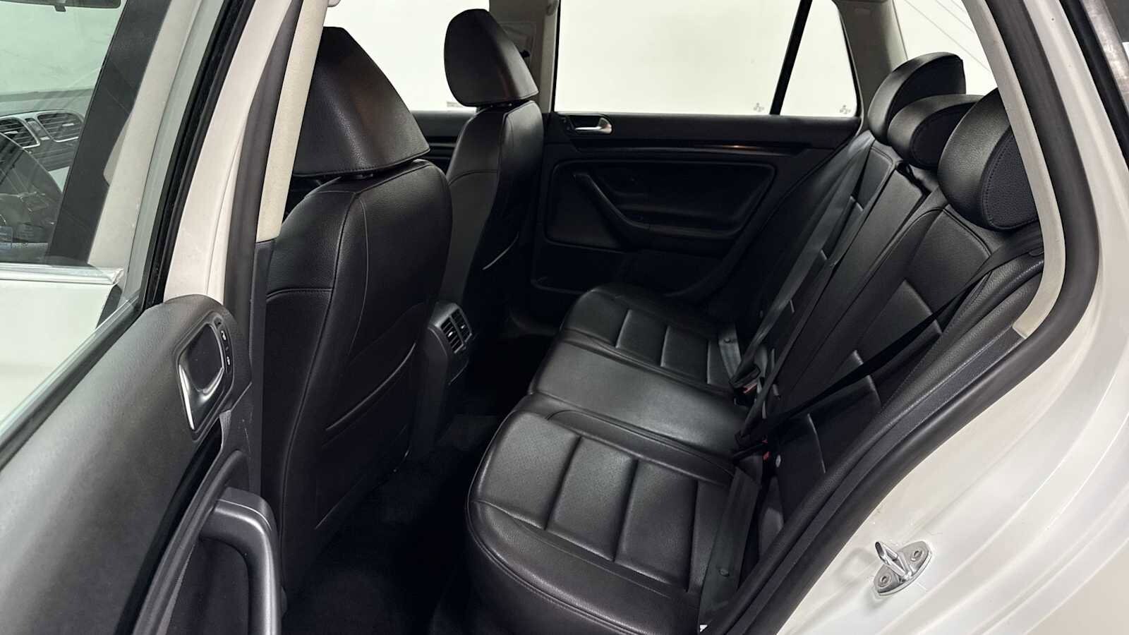 Thumbnail: 2011 Volkswagen Jetta - 22