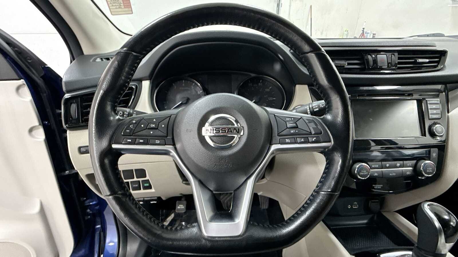 Thumbnail: 2022 Nissan Rogue Sport - 16