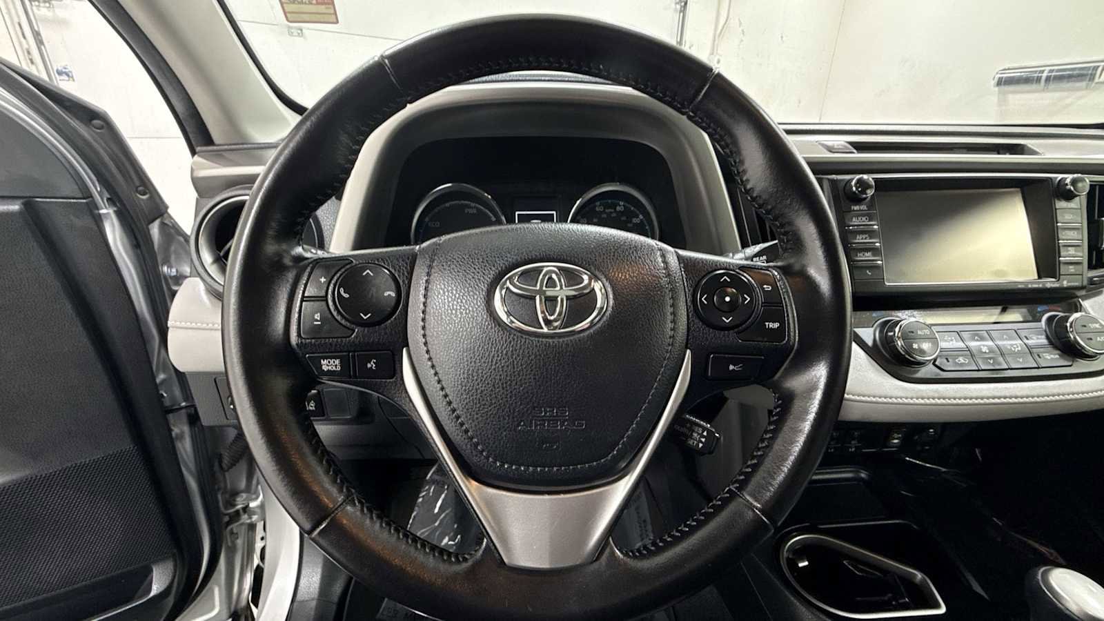 Thumbnail: 2016 Toyota RAV4 - 16