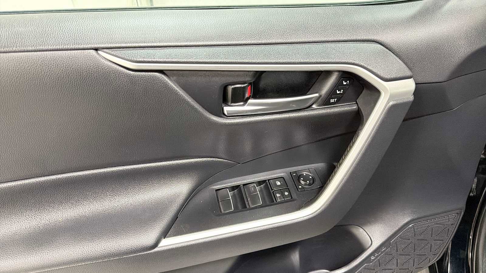 Thumbnail: 2019 Toyota RAV4 - 15
