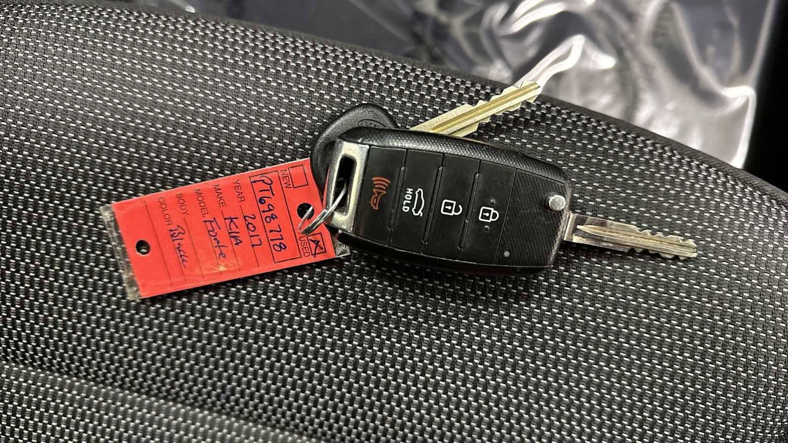 Thumbnail: 2017 Kia Forte - 31