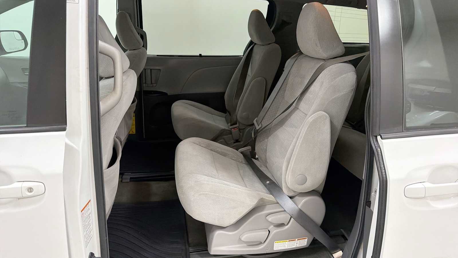 Thumbnail: 2015 Toyota Sienna - 22