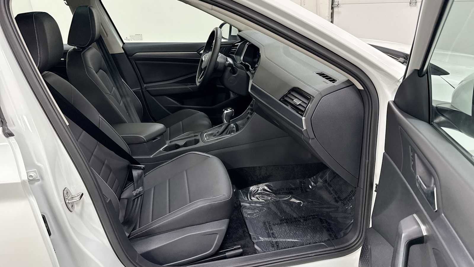 2024 Volkswagen Jetta SE 29