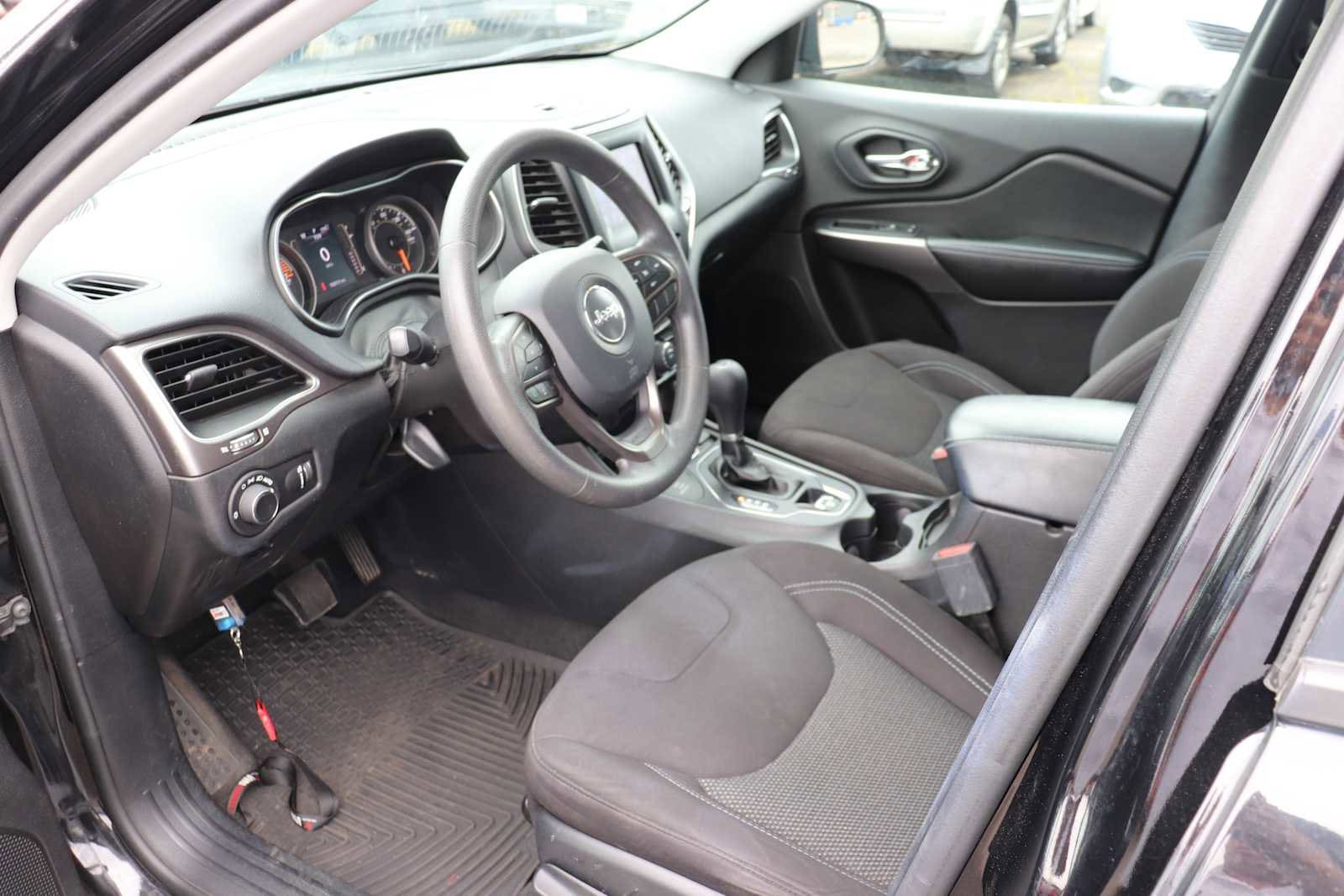 Thumbnail: 2020 Jeep Cherokee - 10