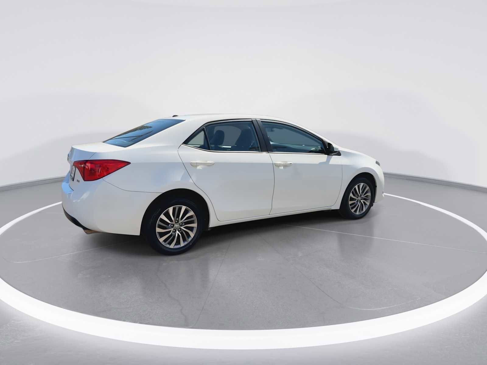 Thumbnail: 2018 Toyota Corolla - 8