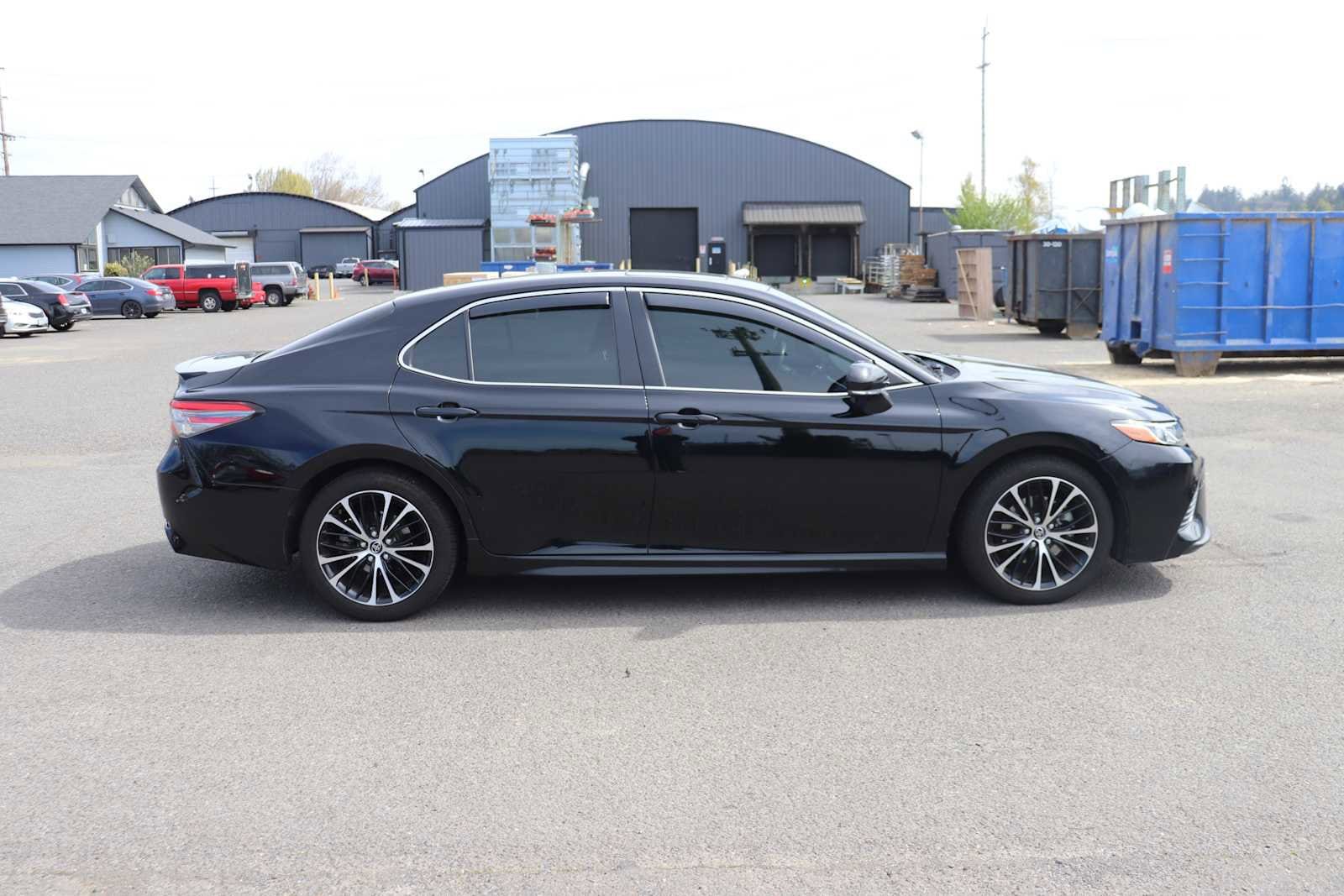 Thumbnail: 2018 Toyota Camry - 4