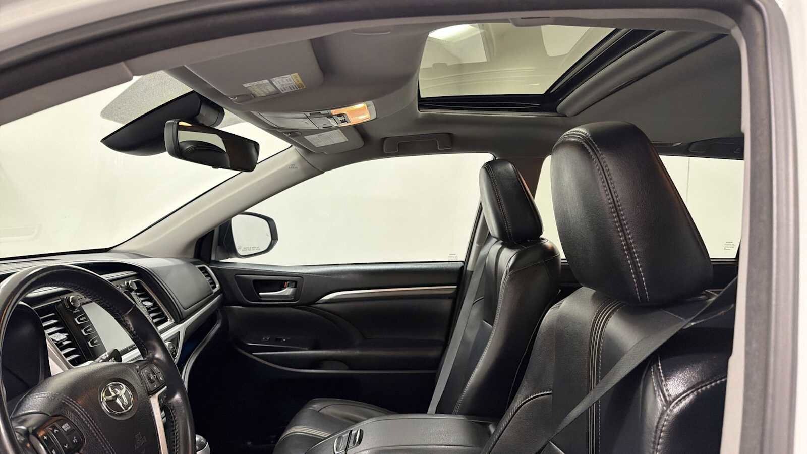 Thumbnail: 2017 Toyota Highlander - 24