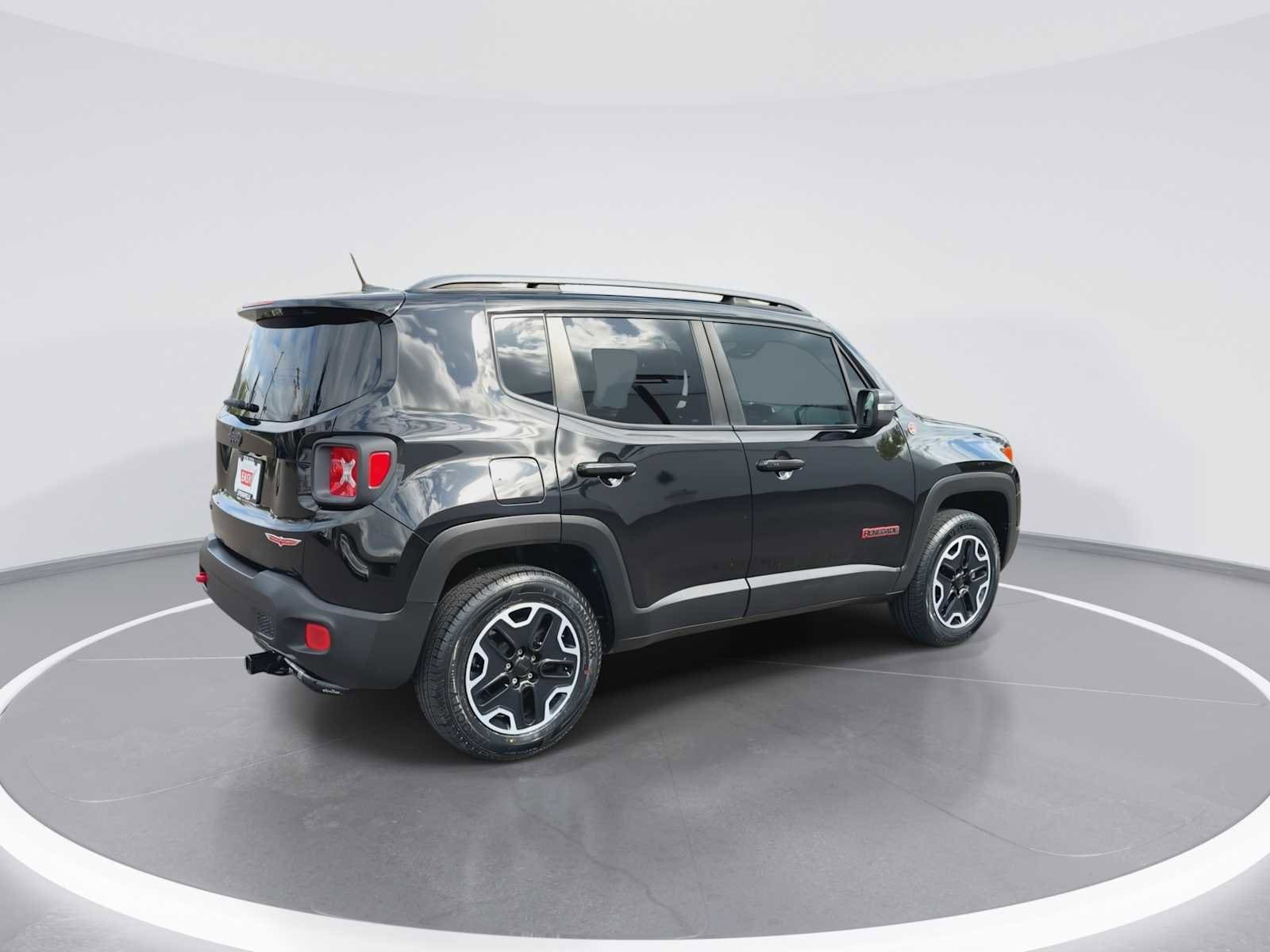 Thumbnail: 2015 Jeep Renegade - 7