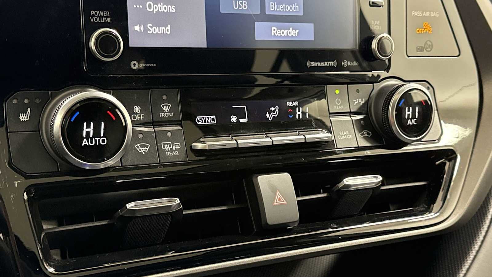 Thumbnail: 2022 Toyota Highlander - 20