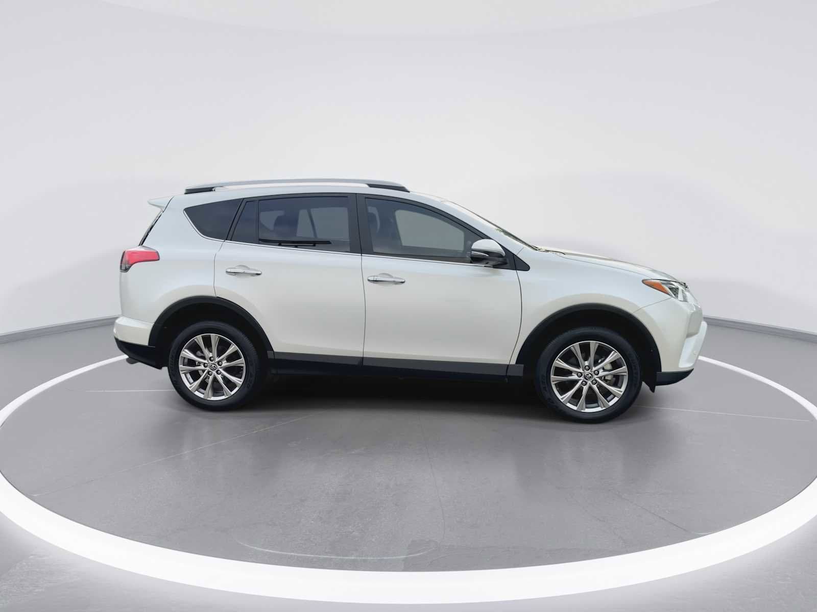 Thumbnail: 2018 Toyota RAV4 - 9