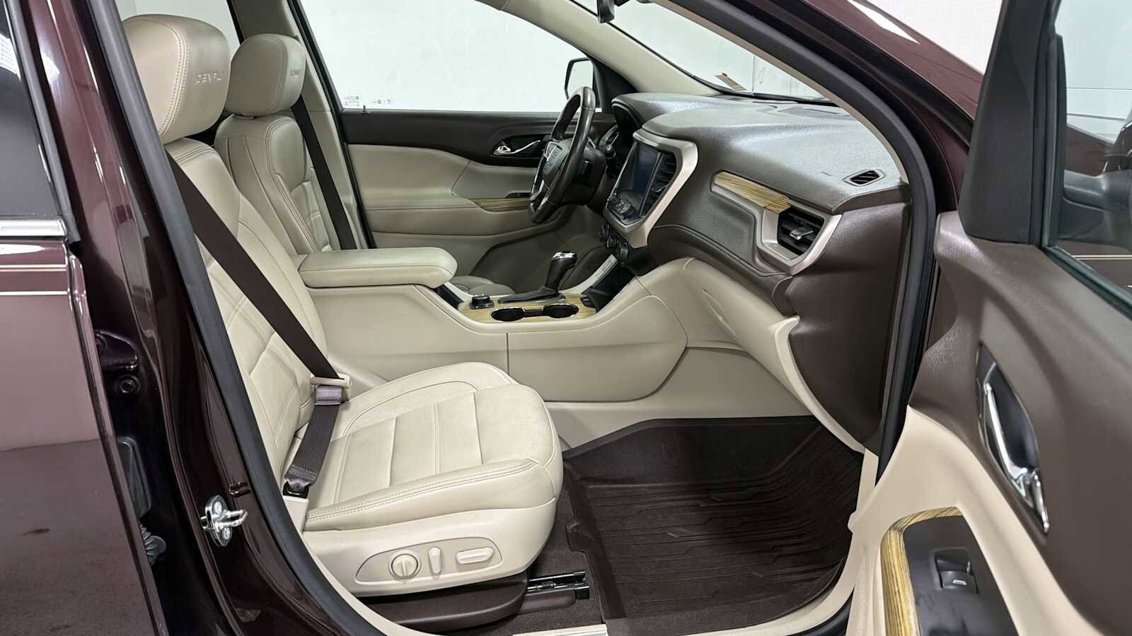 Thumbnail: 2017 GMC Acadia - 32