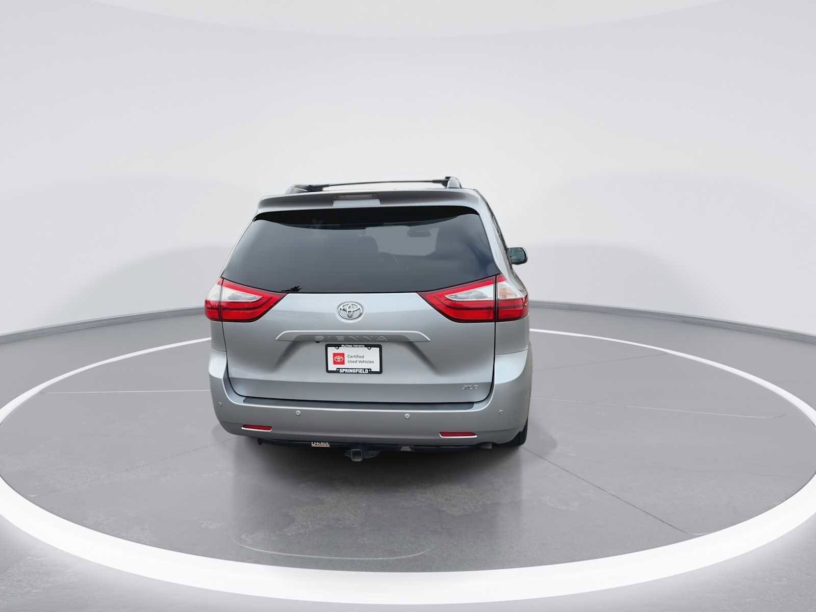 Thumbnail: 2017 Toyota Sienna - 7