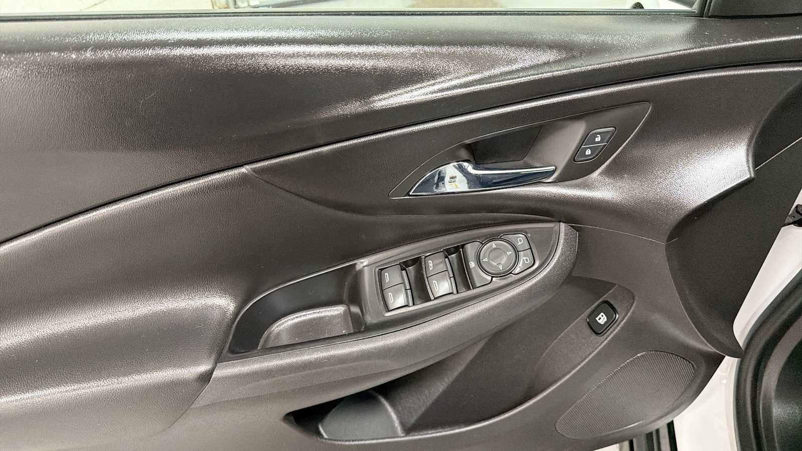 Thumbnail: 2018 Chevrolet Volt - 15