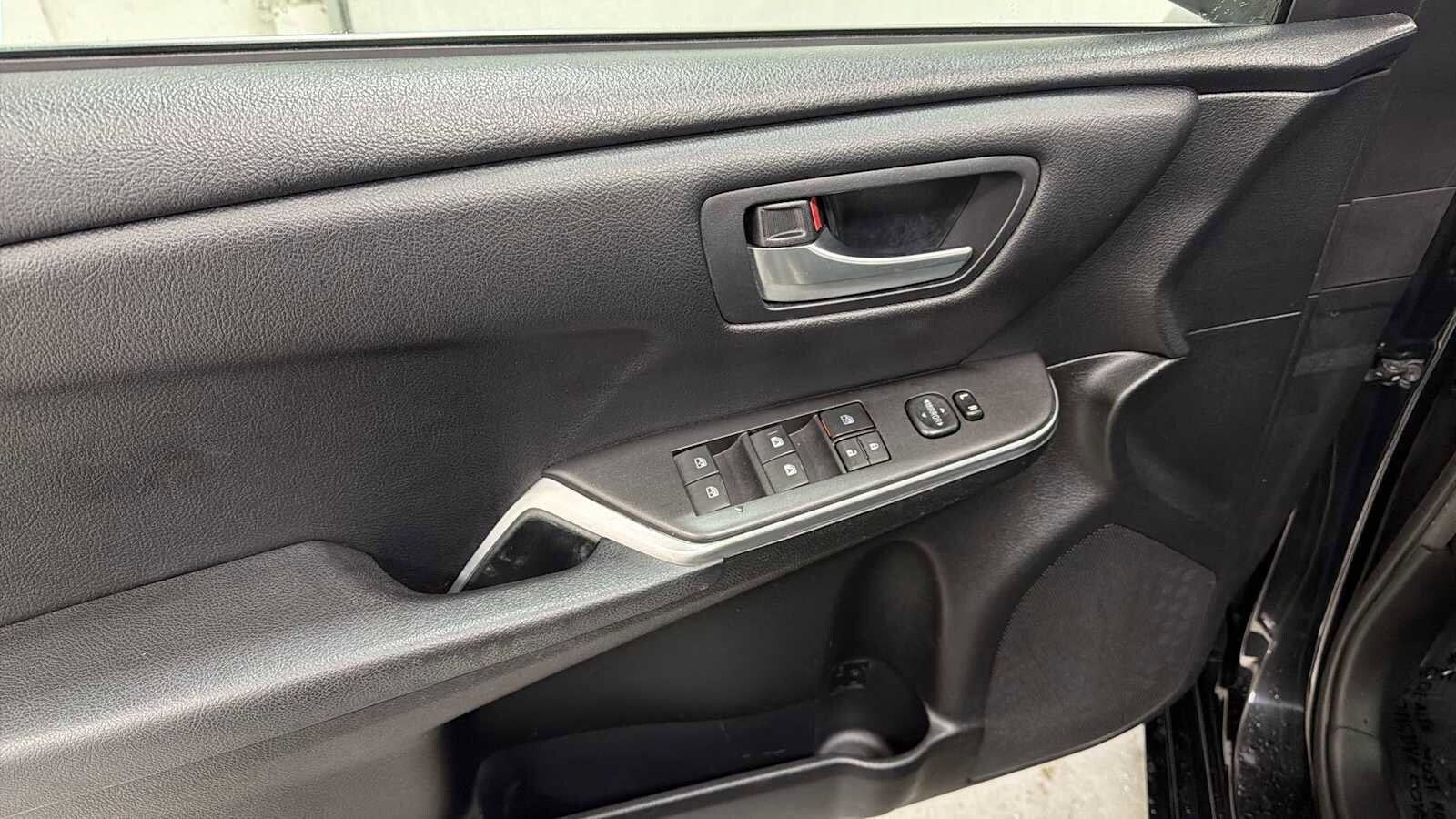 Thumbnail: 2017 Toyota Camry - 15